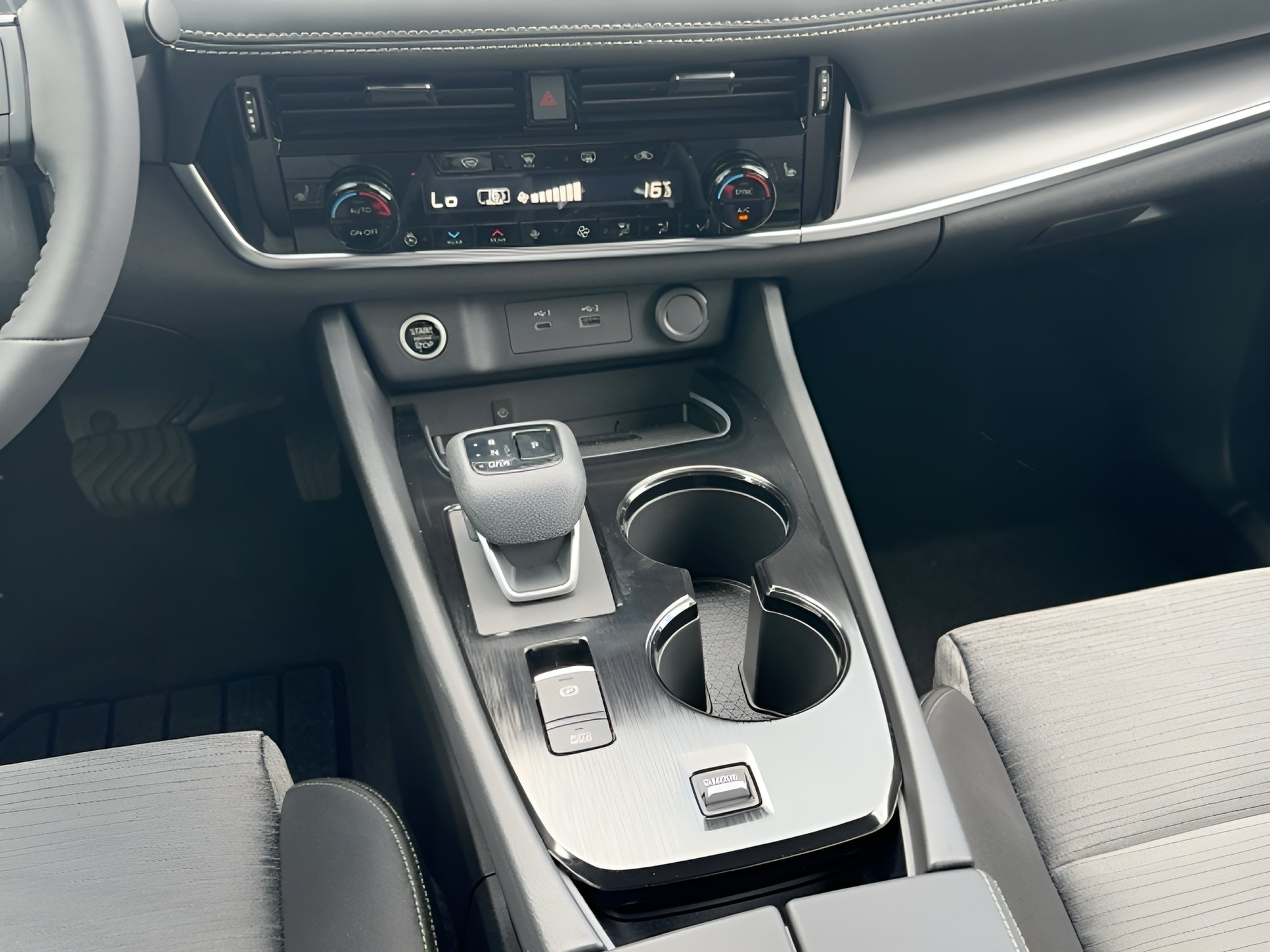 NISSAN X-Trail 1.5 VC-T MHEV N-Connecta-image-14