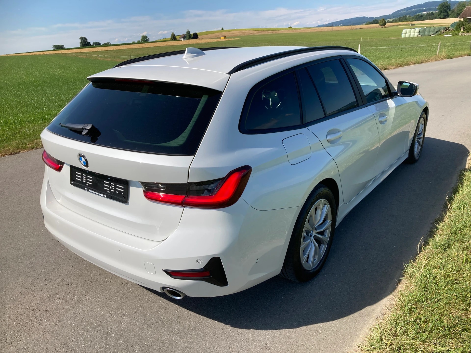 BMW 320d xDrive Touring Steptronic-image-2