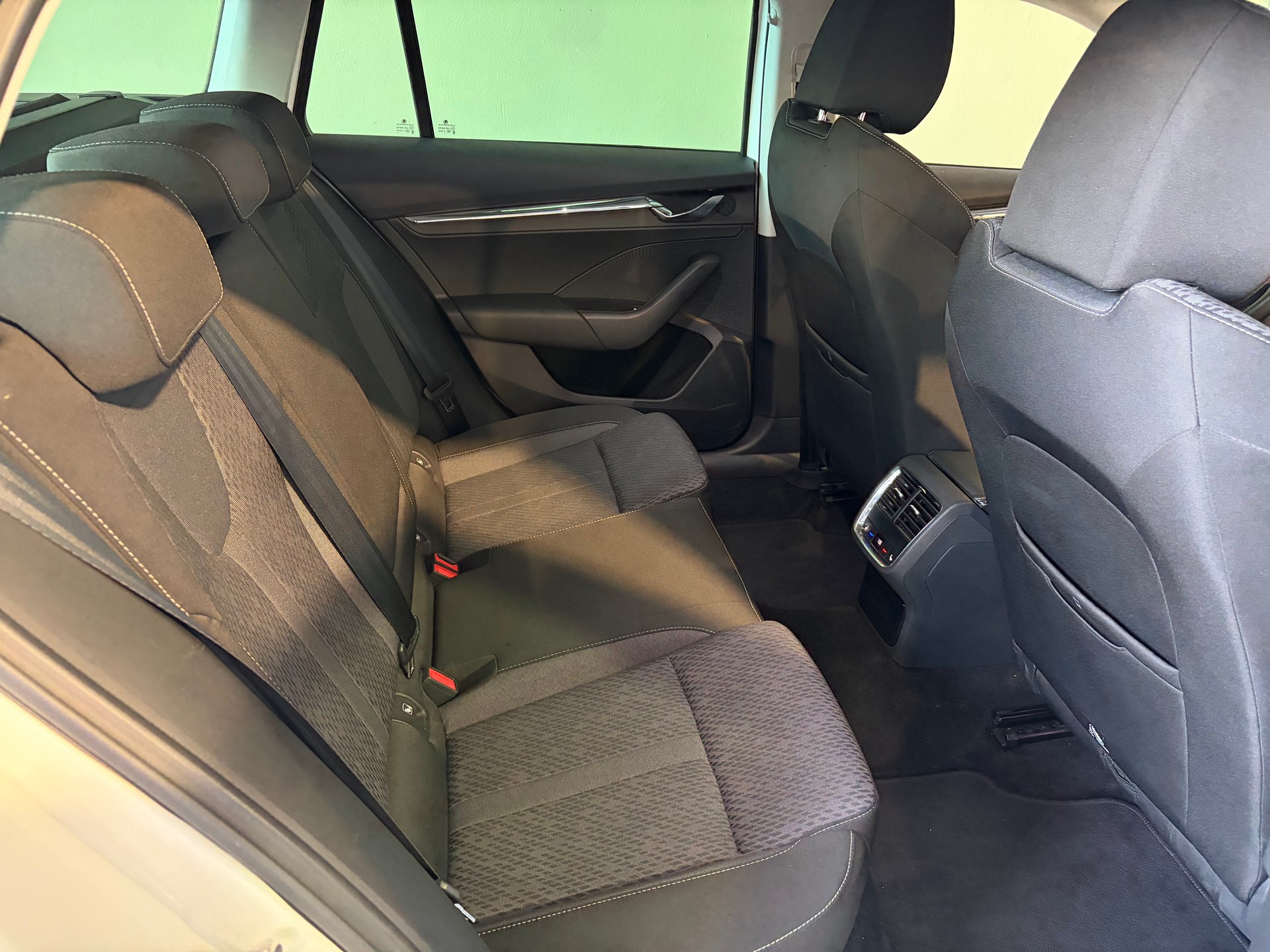 SKODA Octavia Combi 2.0 TDI DSG Style 4x4 *CH-Fahrzeug*-image-18