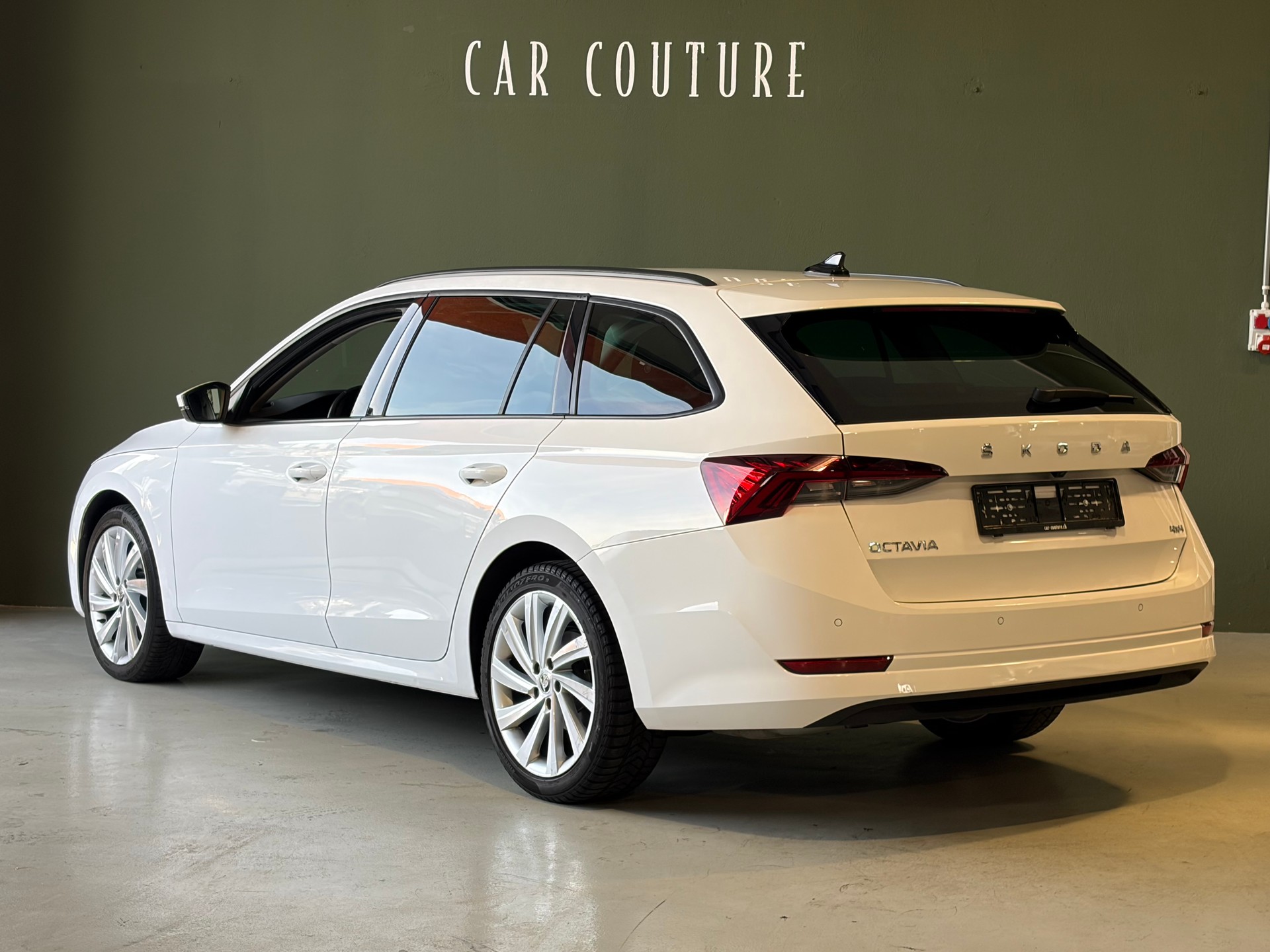 SKODA Octavia Combi 2.0 TDI DSG Style 4x4 *CH-Fahrzeug*-image-3