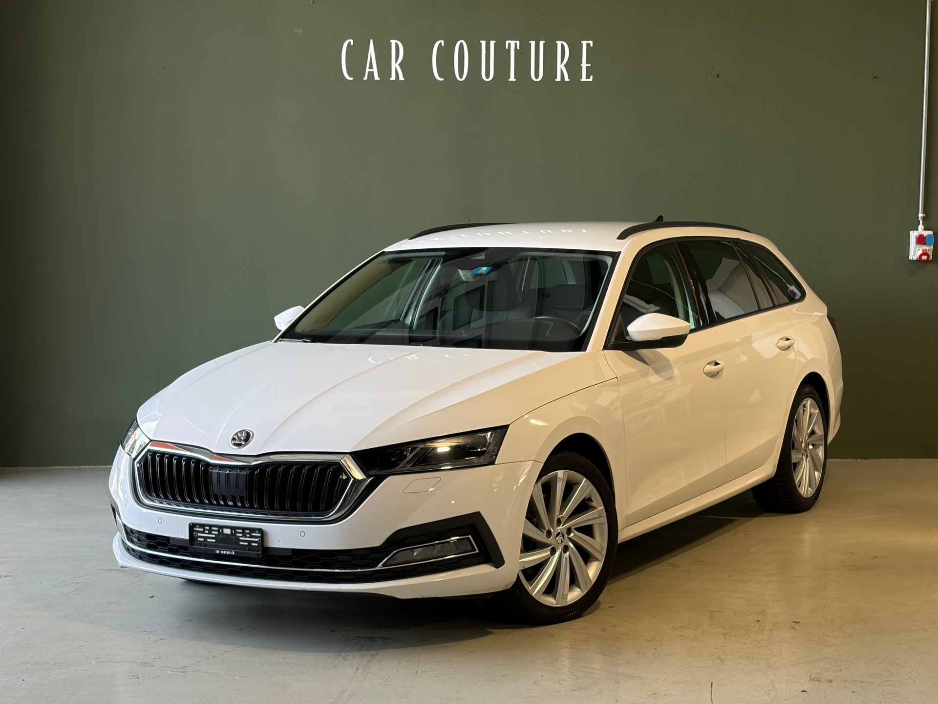 SKODA Octavia Combi 2.0 TDI DSG Style 4x4 *CH-Fahrzeug*-image-1