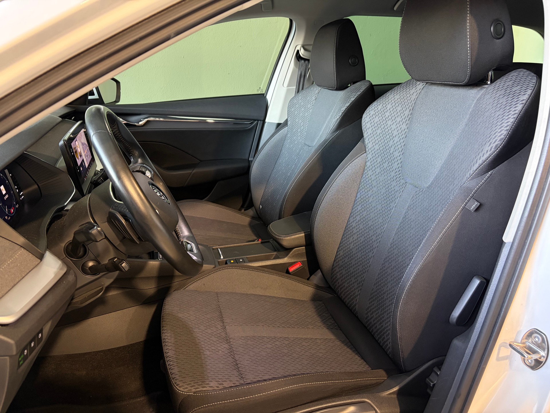 SKODA Octavia Combi 2.0 TDI DSG Style 4x4 *CH-Fahrzeug*-image-8