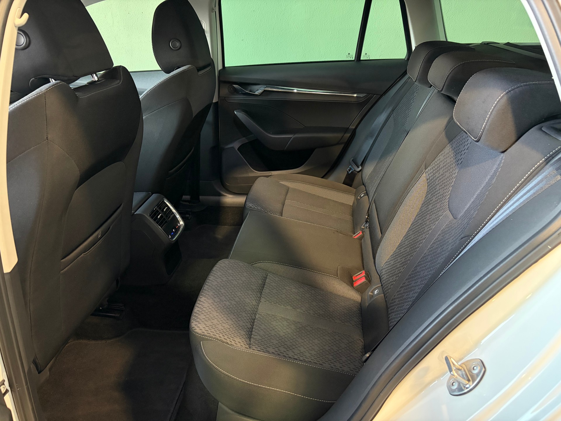 SKODA Octavia Combi 2.0 TDI DSG Style 4x4 *CH-Fahrzeug*-image-9
