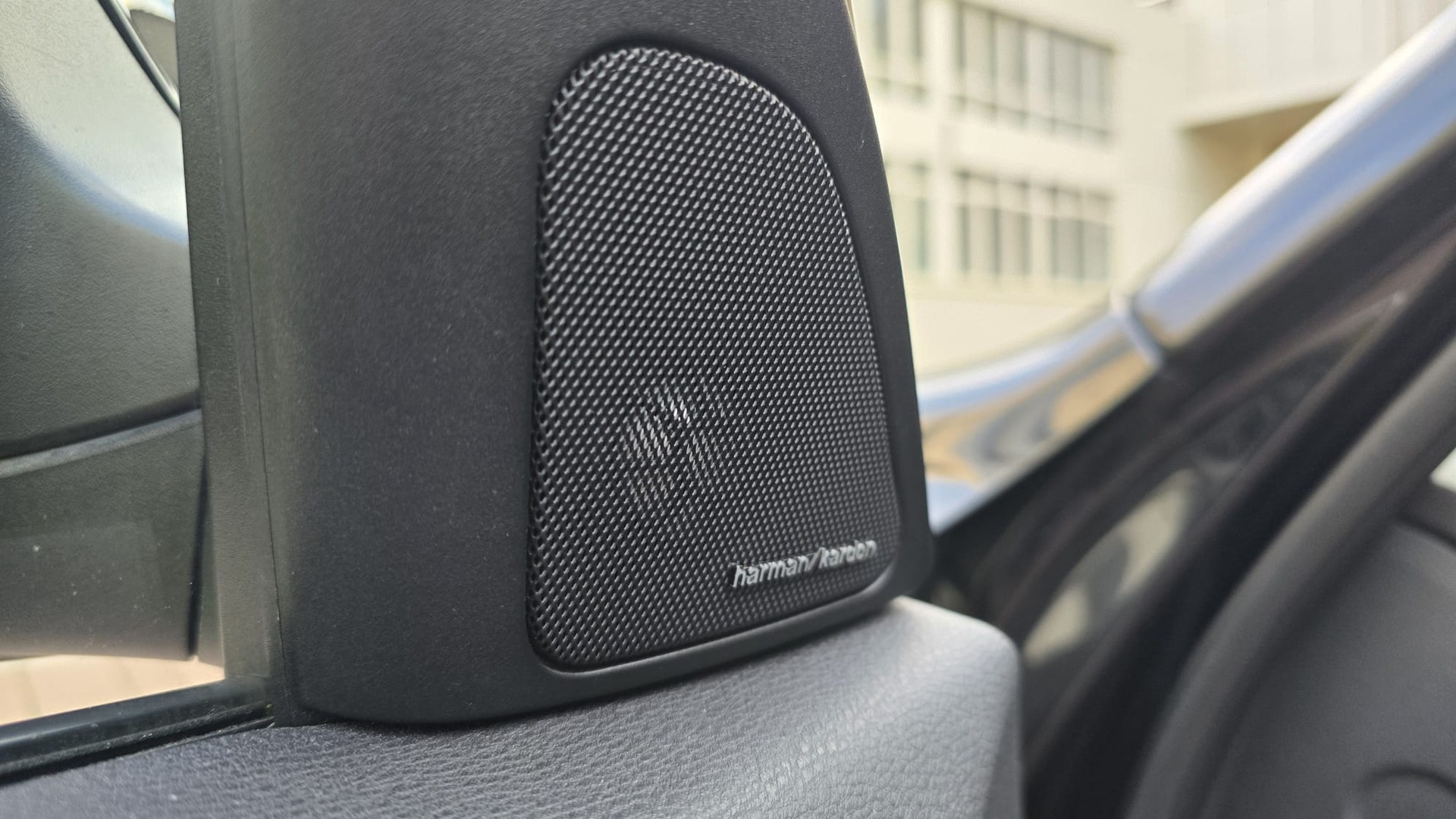 BMW X1 xDrive 20d Steptronic | Voll Ausstattung | ab MFK und Service | Harman Kardon Soundsys | Rückfahrt Kamera | Panorama Dach-image-10