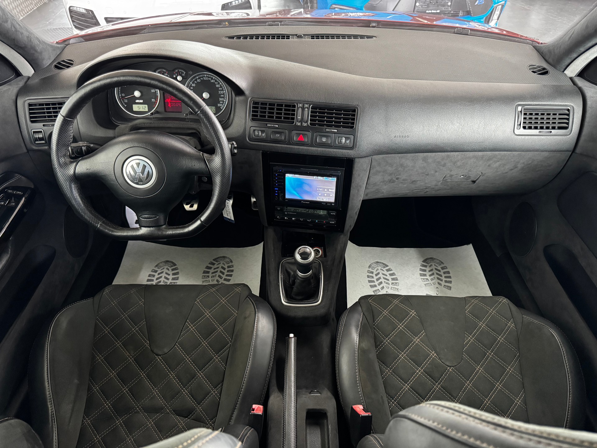 VW Golf R32 4Motion-image-17