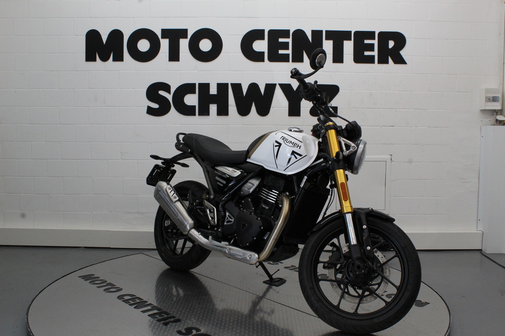 TRIUMPH Speed 400-showroom-element-1
