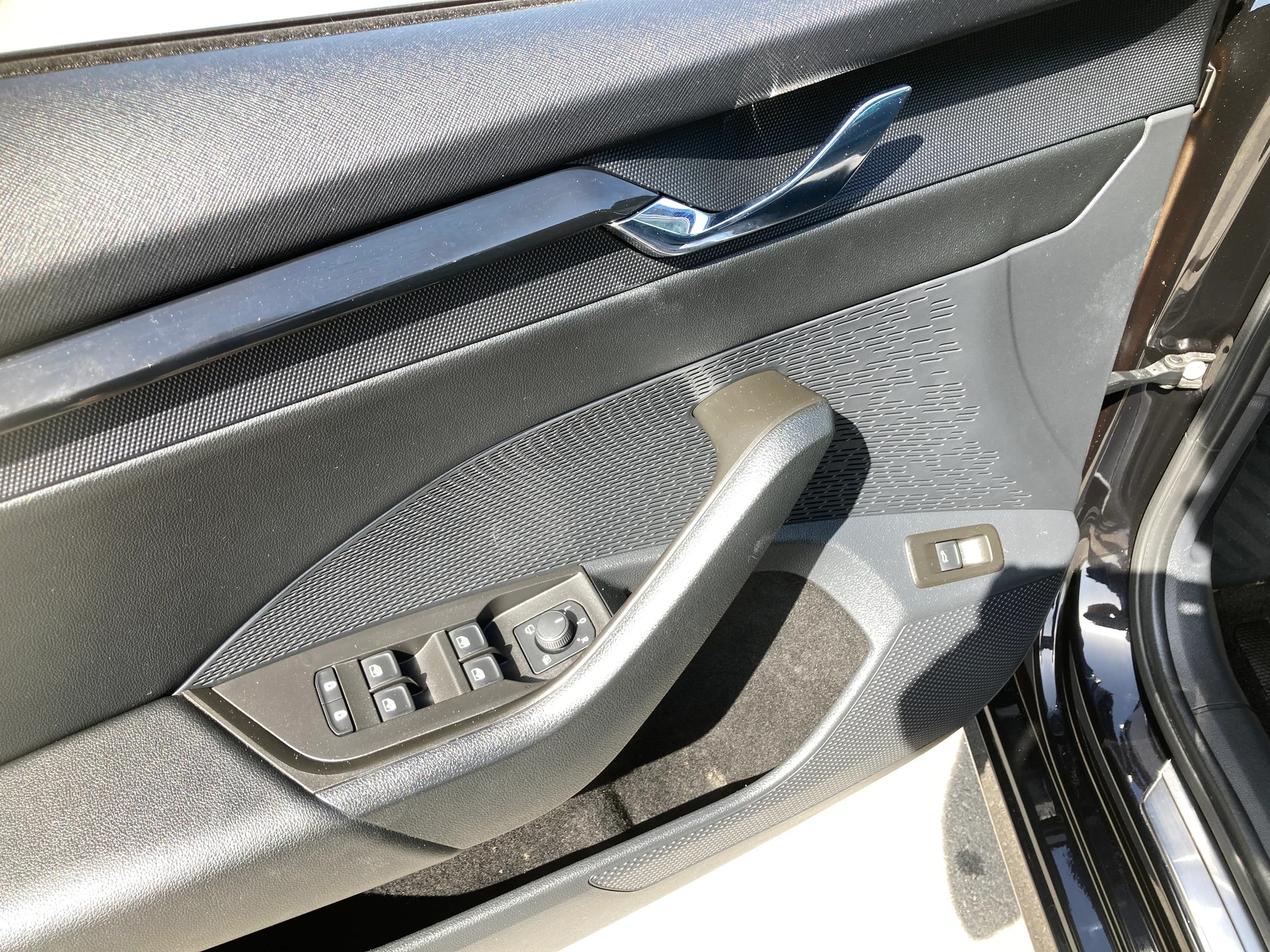 SKODA Octavia Combi 2.0 TDI DSG Ambition-image-9