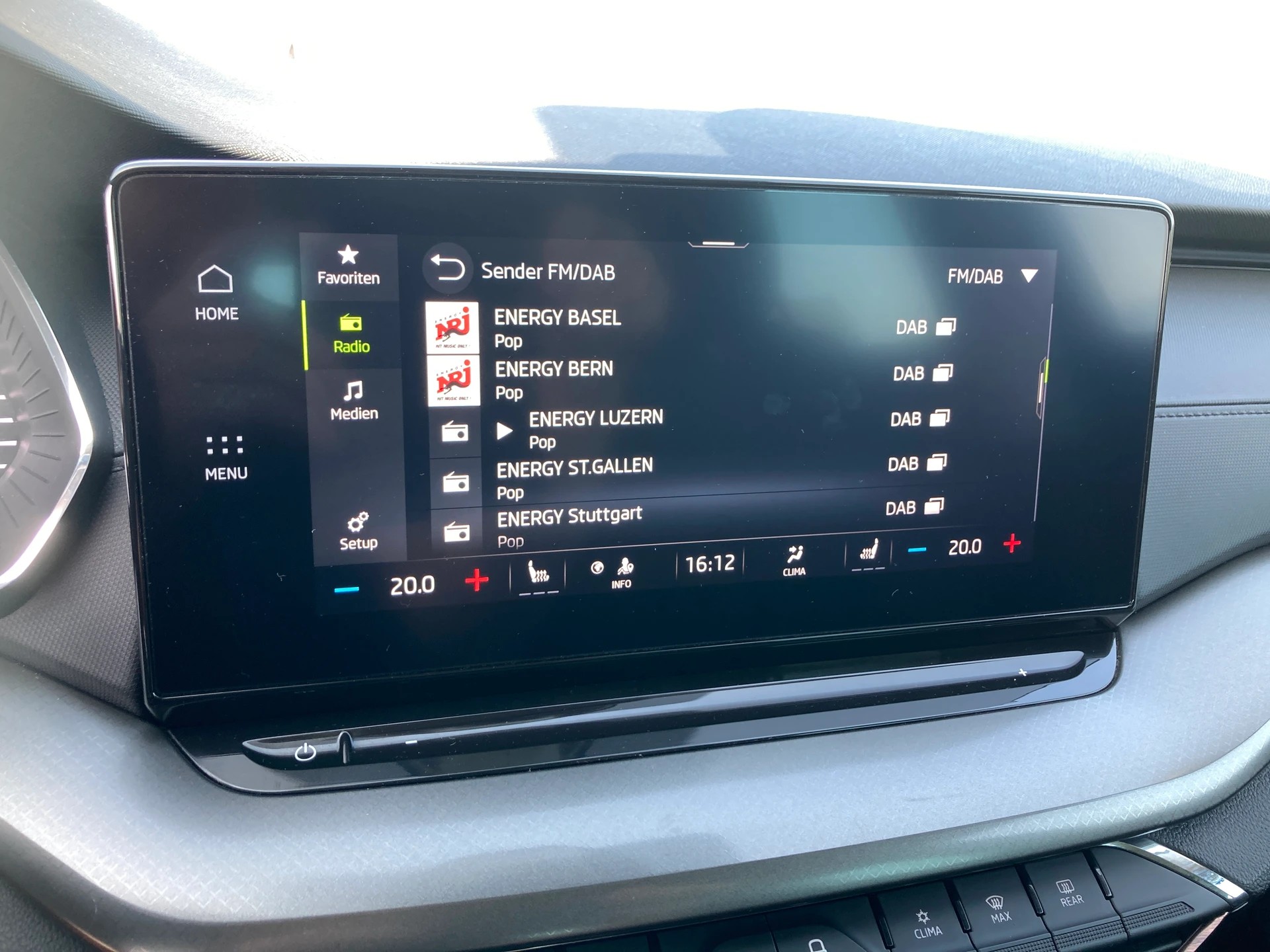 SKODA Octavia Combi 2.0 TDI DSG Ambition-image-13