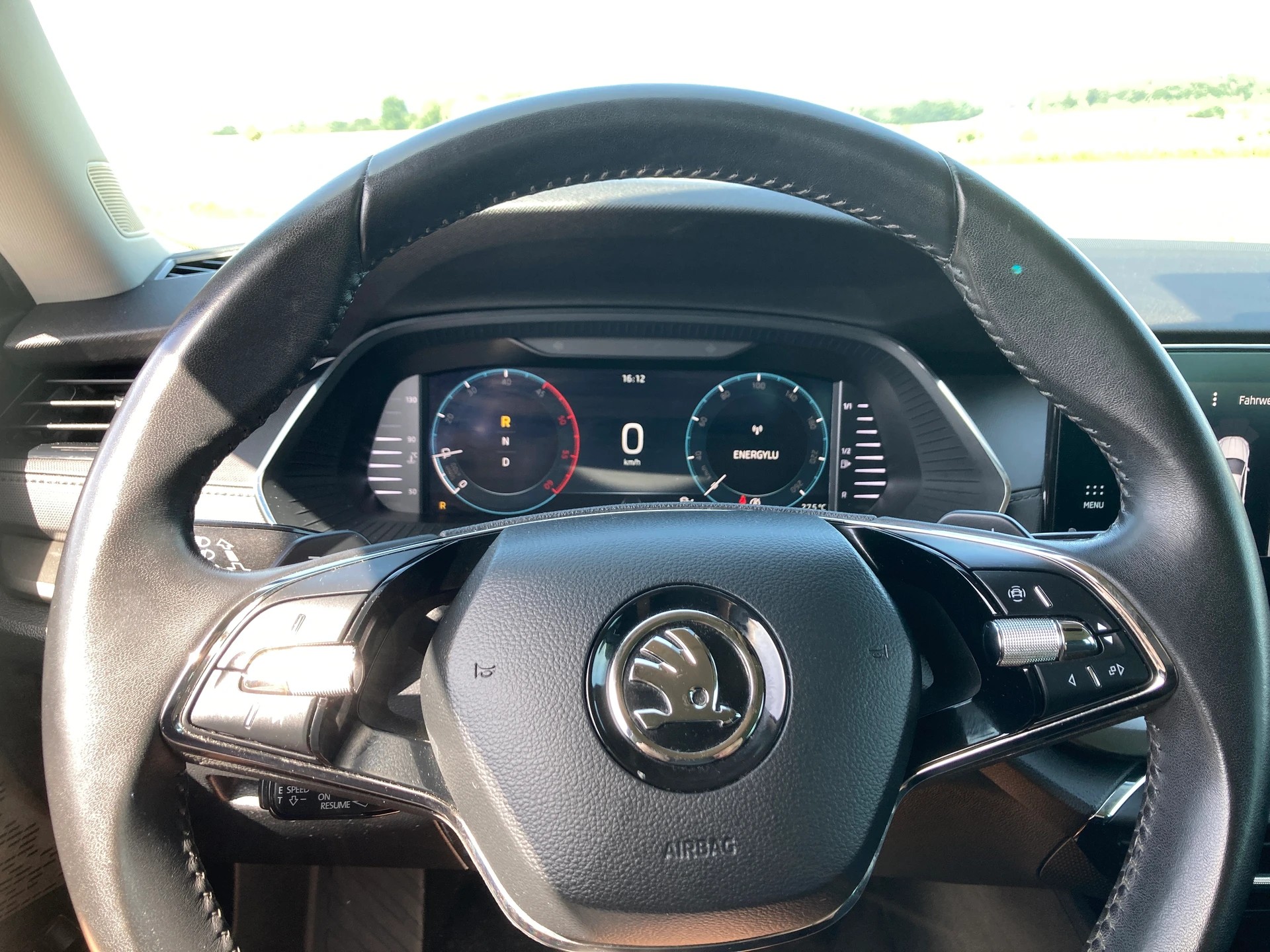 SKODA Octavia Combi 2.0 TDI DSG Ambition-image-12