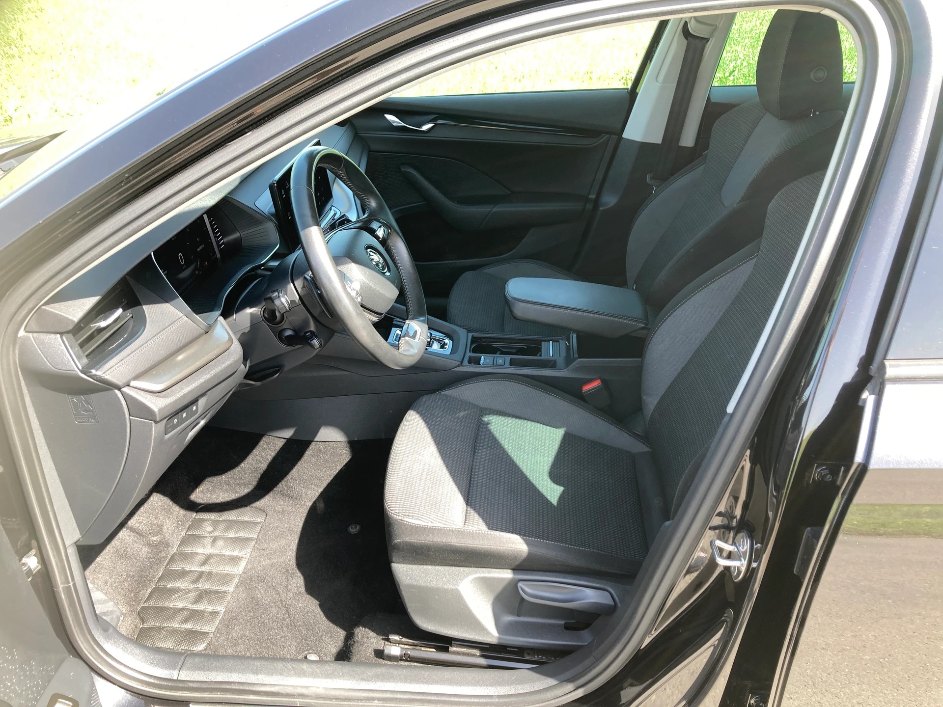 SKODA Octavia Combi 2.0 TDI DSG Ambition-image-8