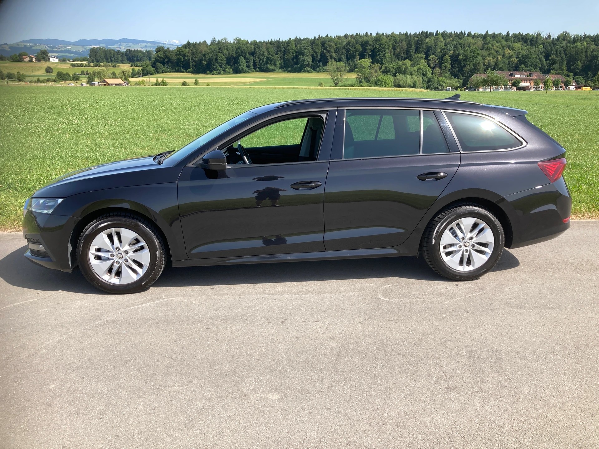 SKODA Octavia Combi 2.0 TDI DSG Ambition-image-4