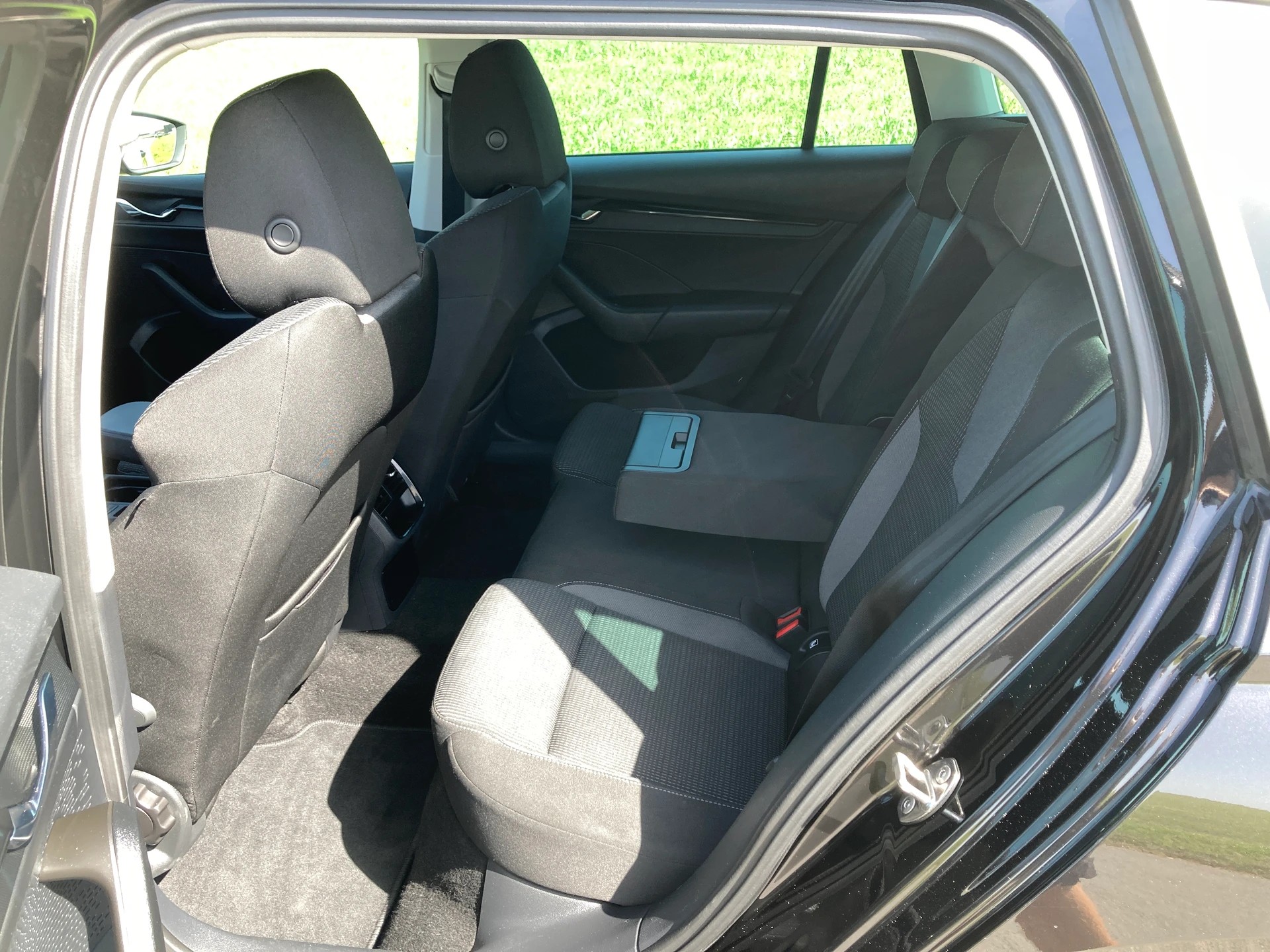 SKODA Octavia Combi 2.0 TDI DSG Ambition-image-7