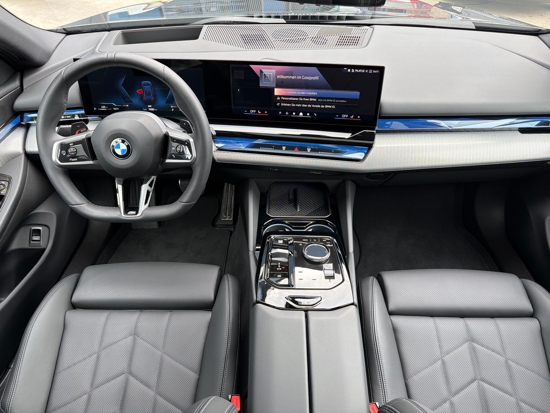 BMW 520d xDrive Touring-image-11