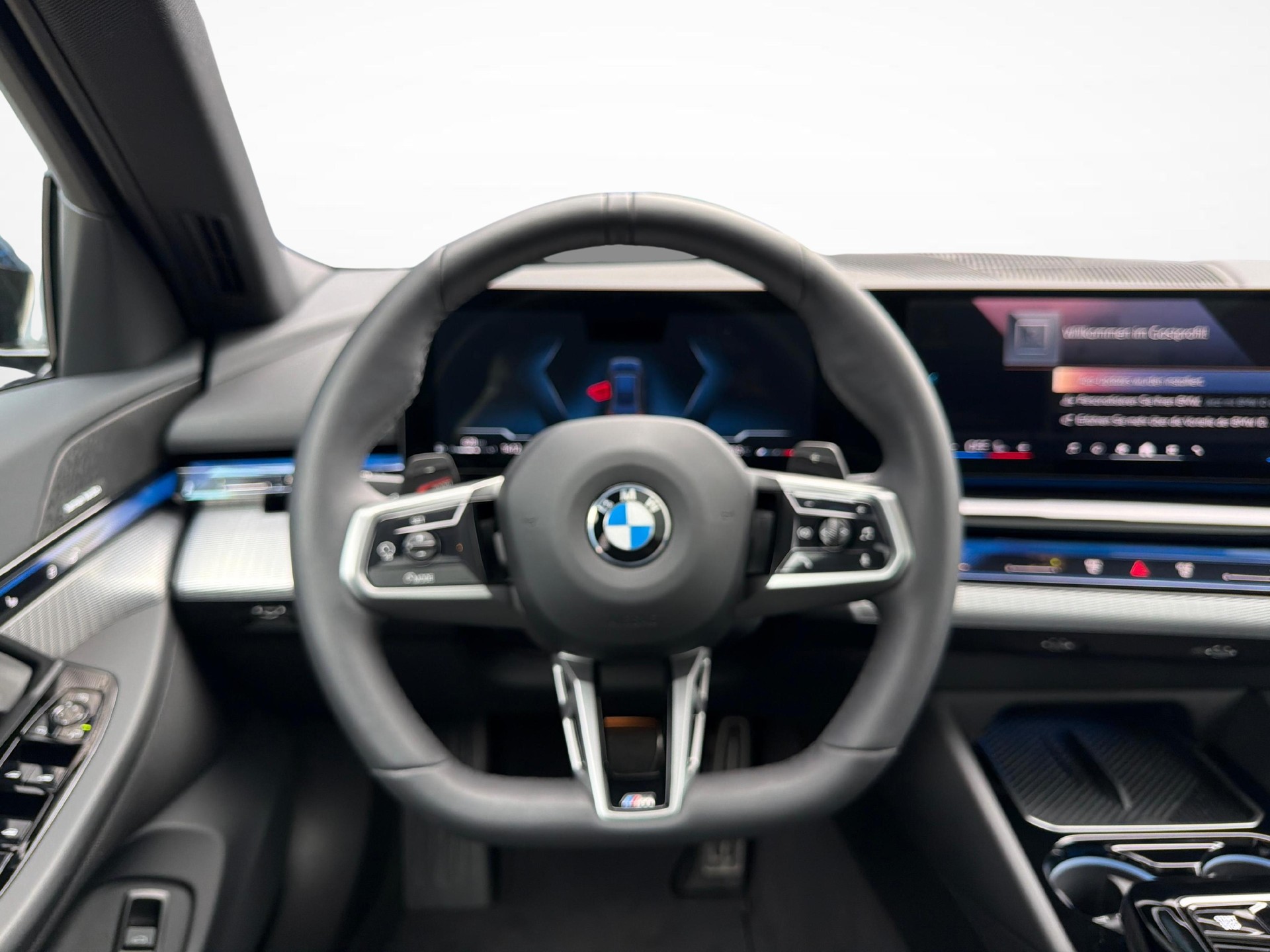 BMW 520d xDrive Touring-image-12