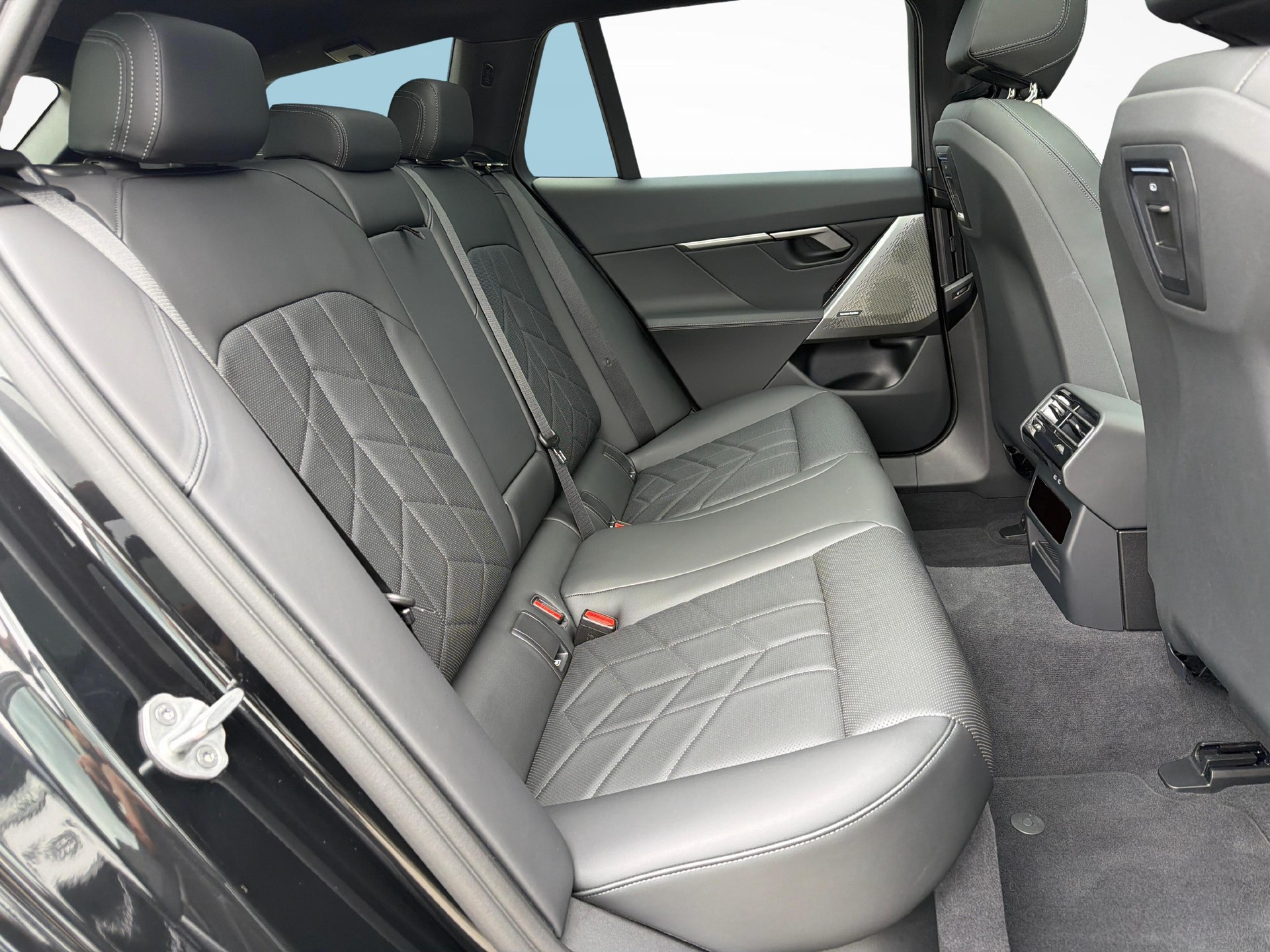 BMW 520d xDrive Touring-image-16