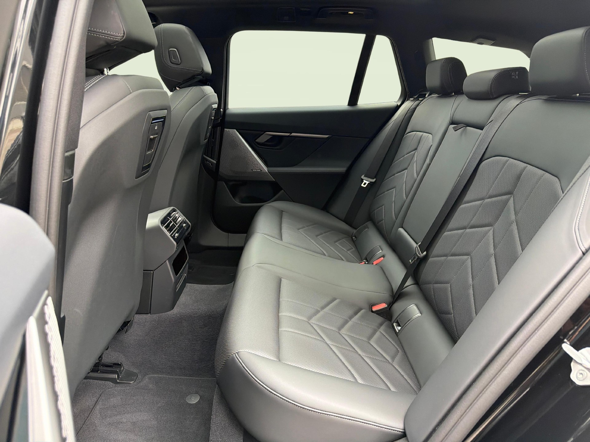 BMW 520d xDrive Touring-image-17