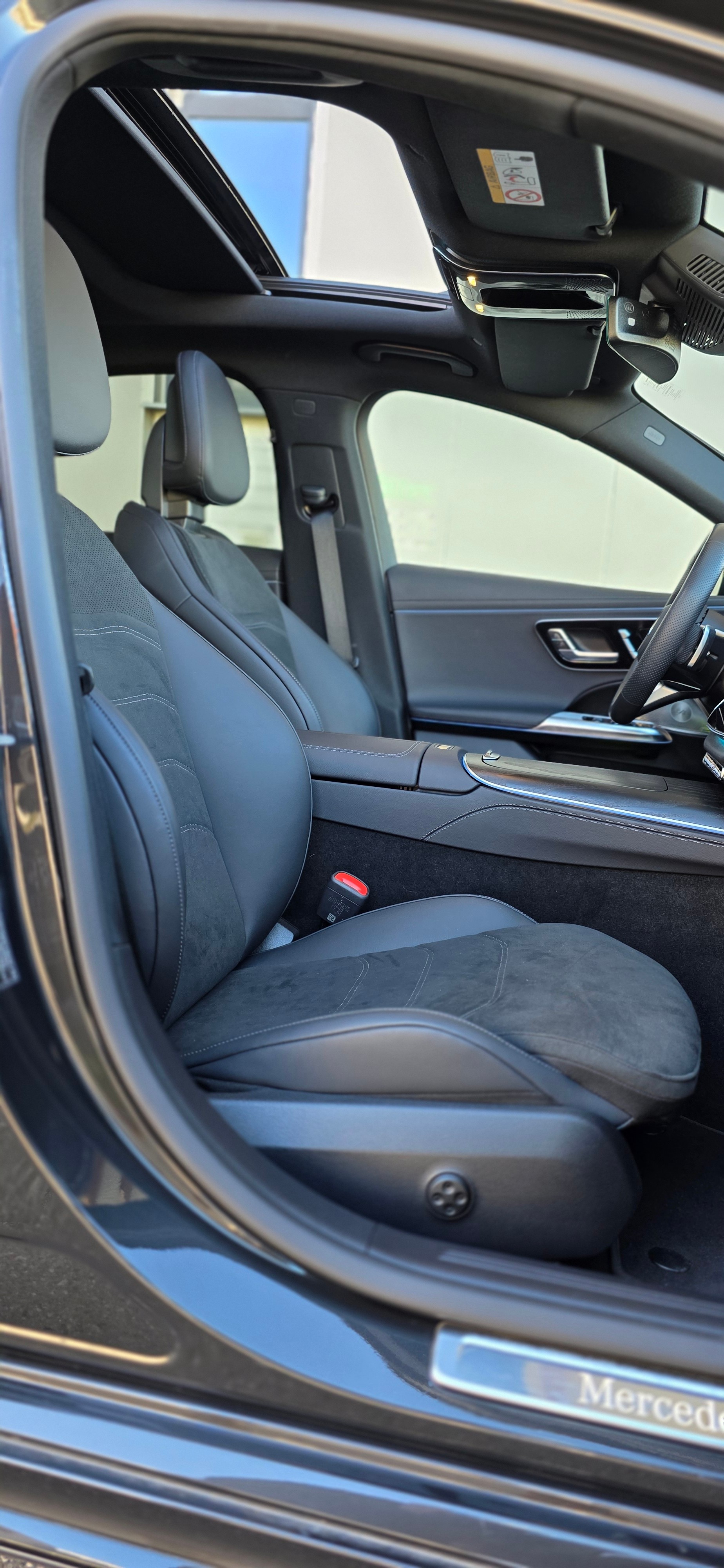 MERCEDES-BENZ E 220 d 4Matic 9G-Tronic * PANORAMA - DACH * ANHÄNGERKUPPLUNG * ACC *-image-8