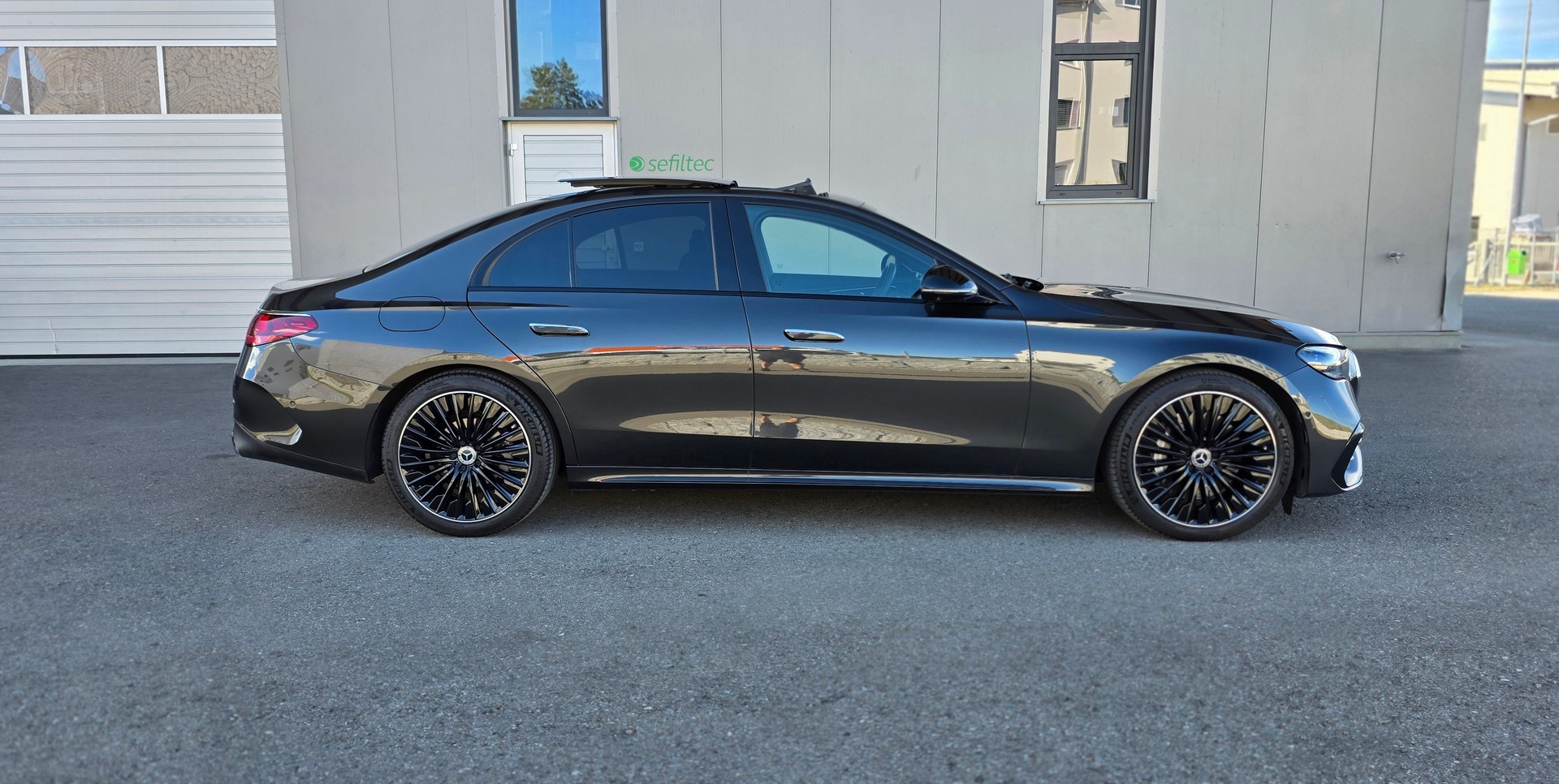 MERCEDES-BENZ E 220 d 4Matic 9G-Tronic * PANORAMA - DACH * ANHÄNGERKUPPLUNG * ACC *-image-1