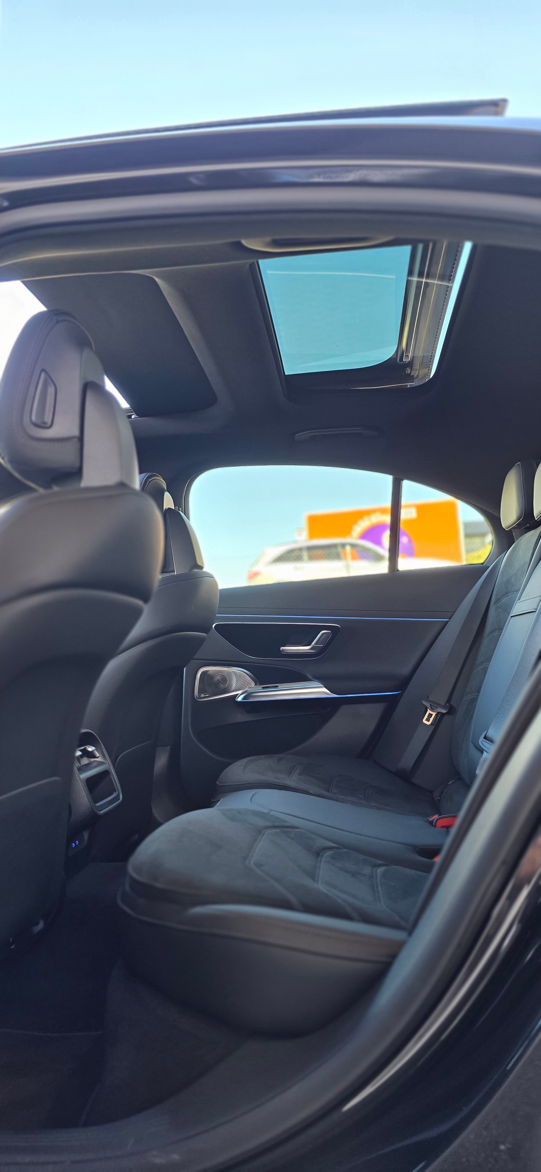 MERCEDES-BENZ E 220 d 4Matic 9G-Tronic * PANORAMA - DACH * ANHÄNGERKUPPLUNG * ACC *-image-9