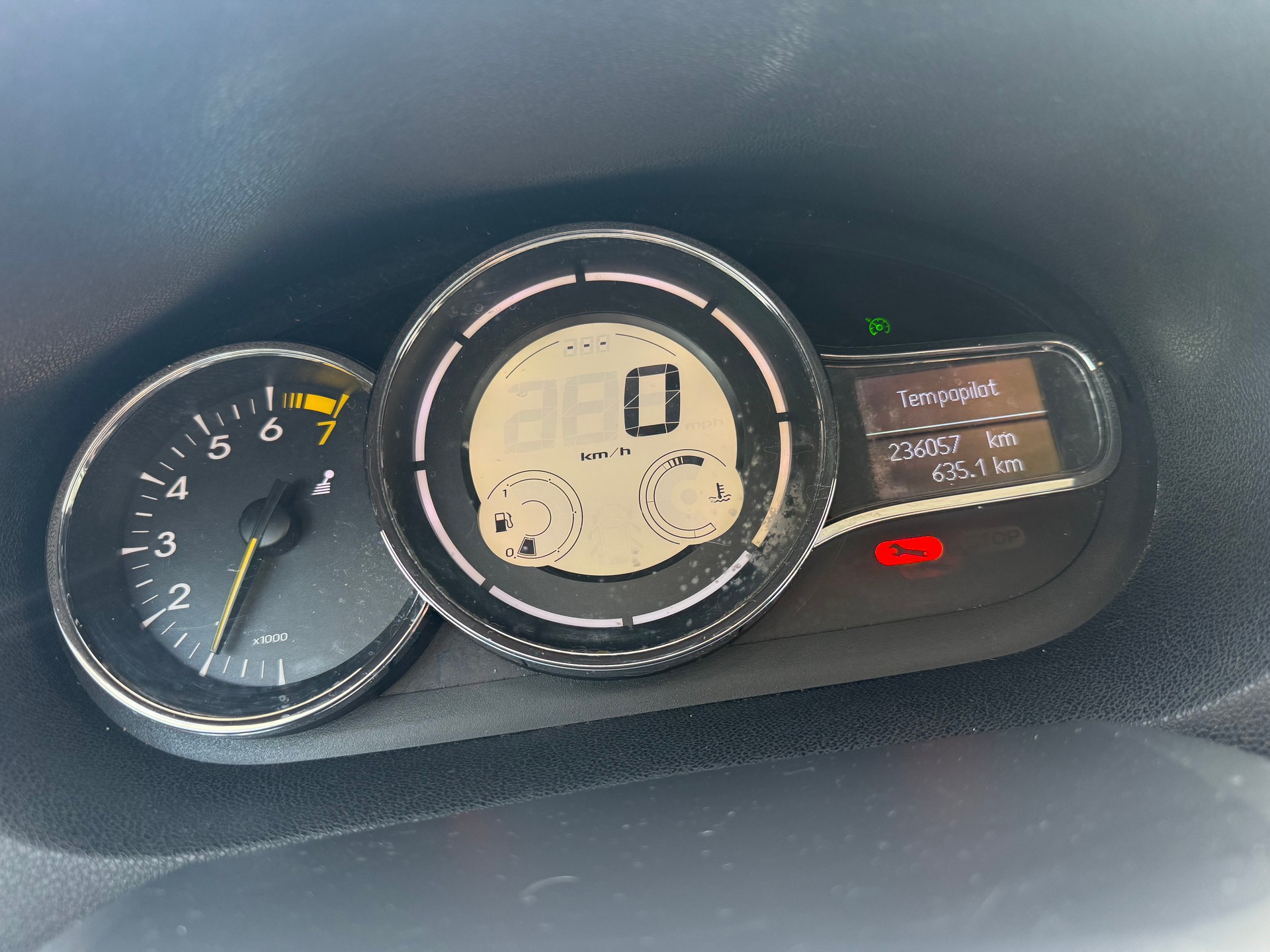 RENAULT Mégane 1.4 16V Turbo Bose-image-7