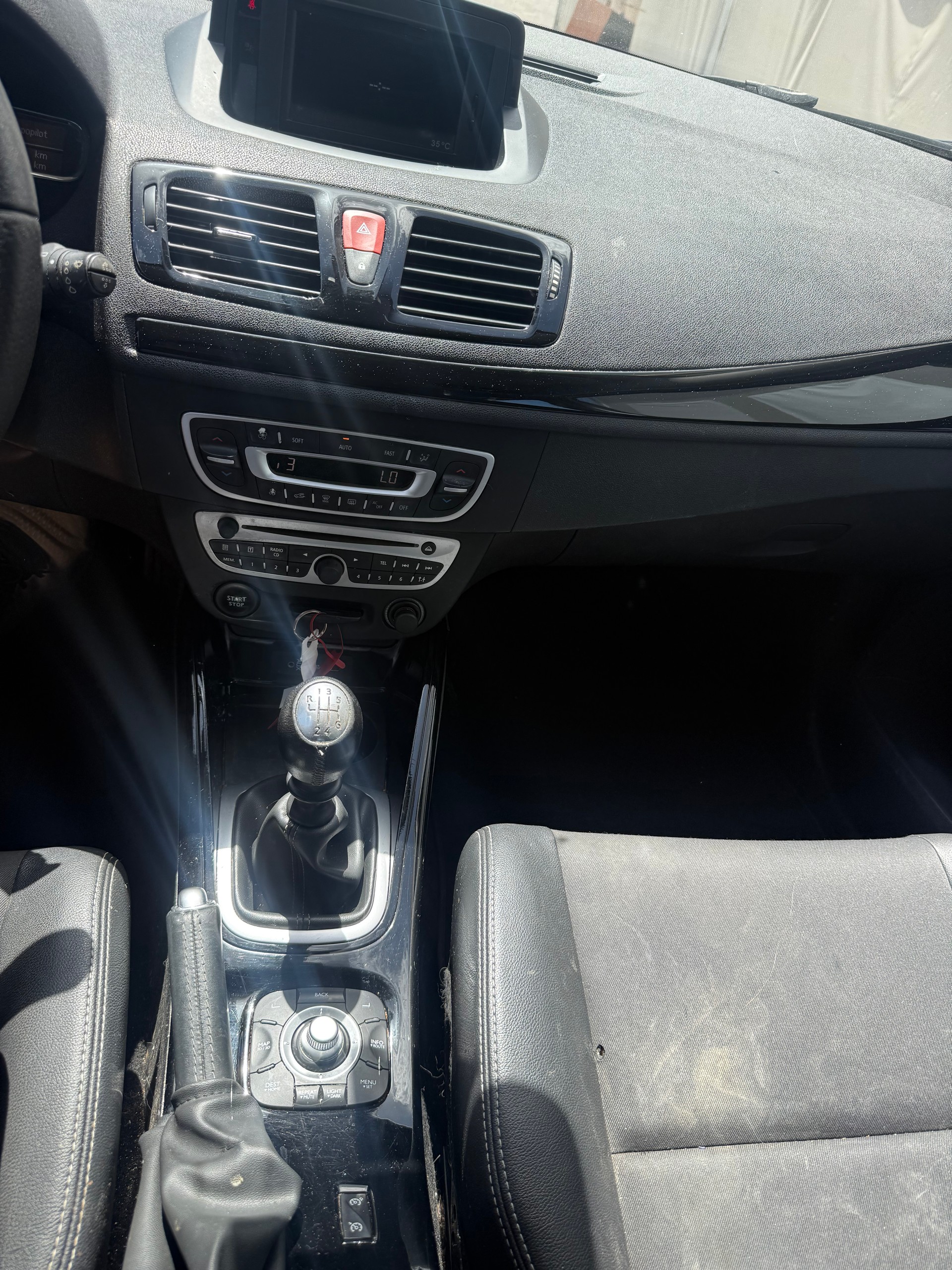 RENAULT Mégane 1.4 16V Turbo Bose-image-5