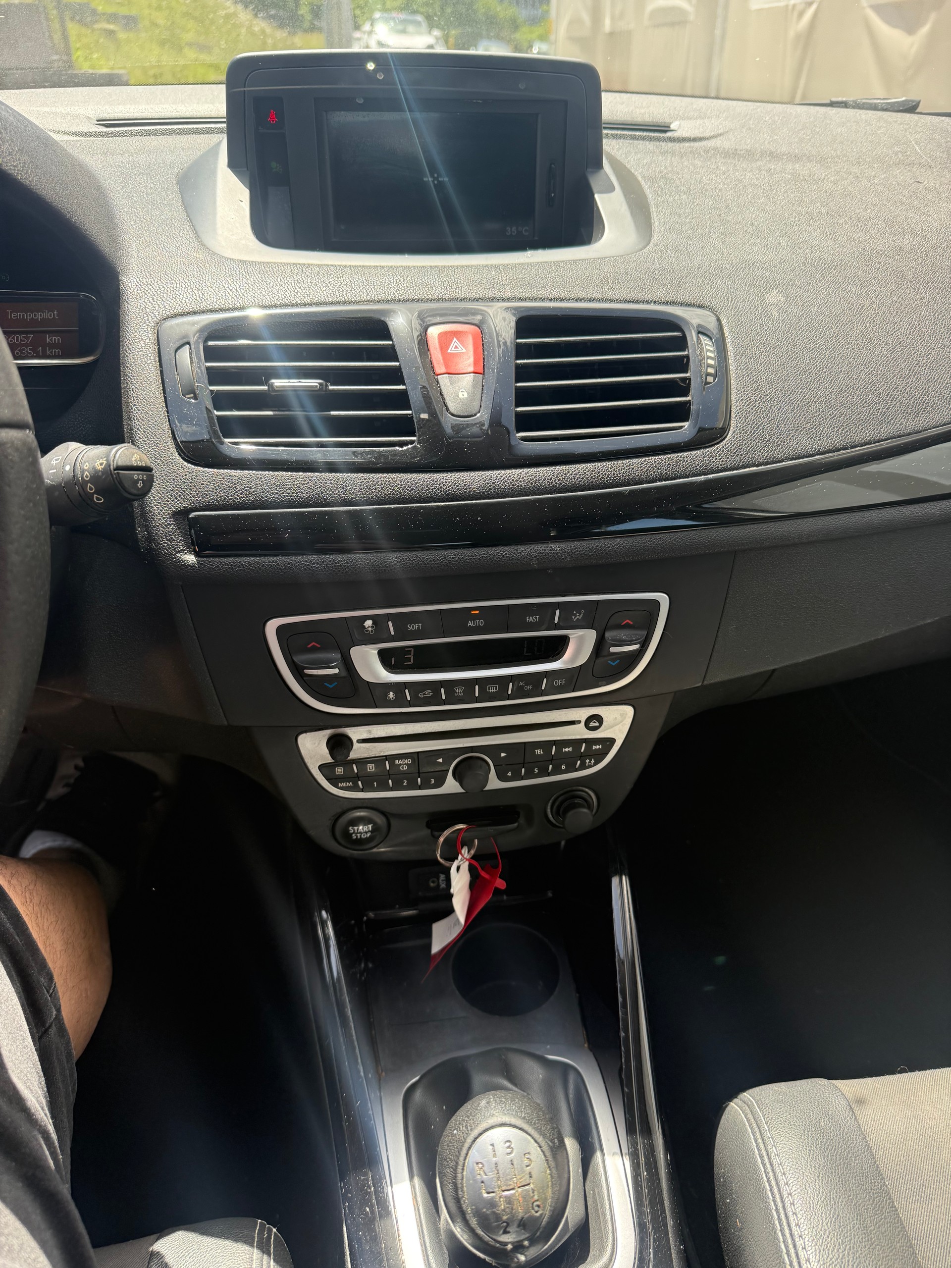 RENAULT Mégane 1.4 16V Turbo Bose-image-6