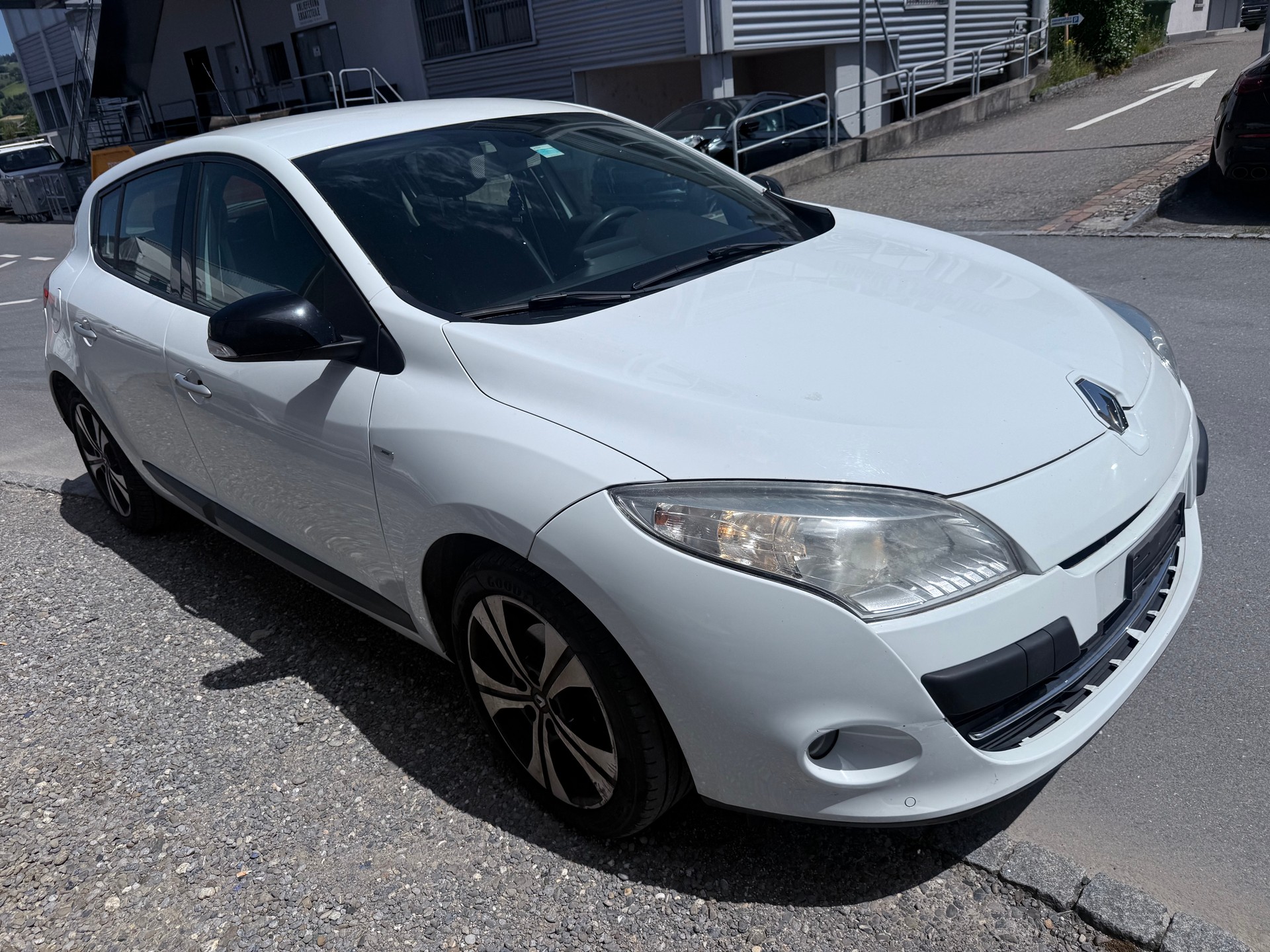 RENAULT Mégane 1.4 16V Turbo Bose-image-3