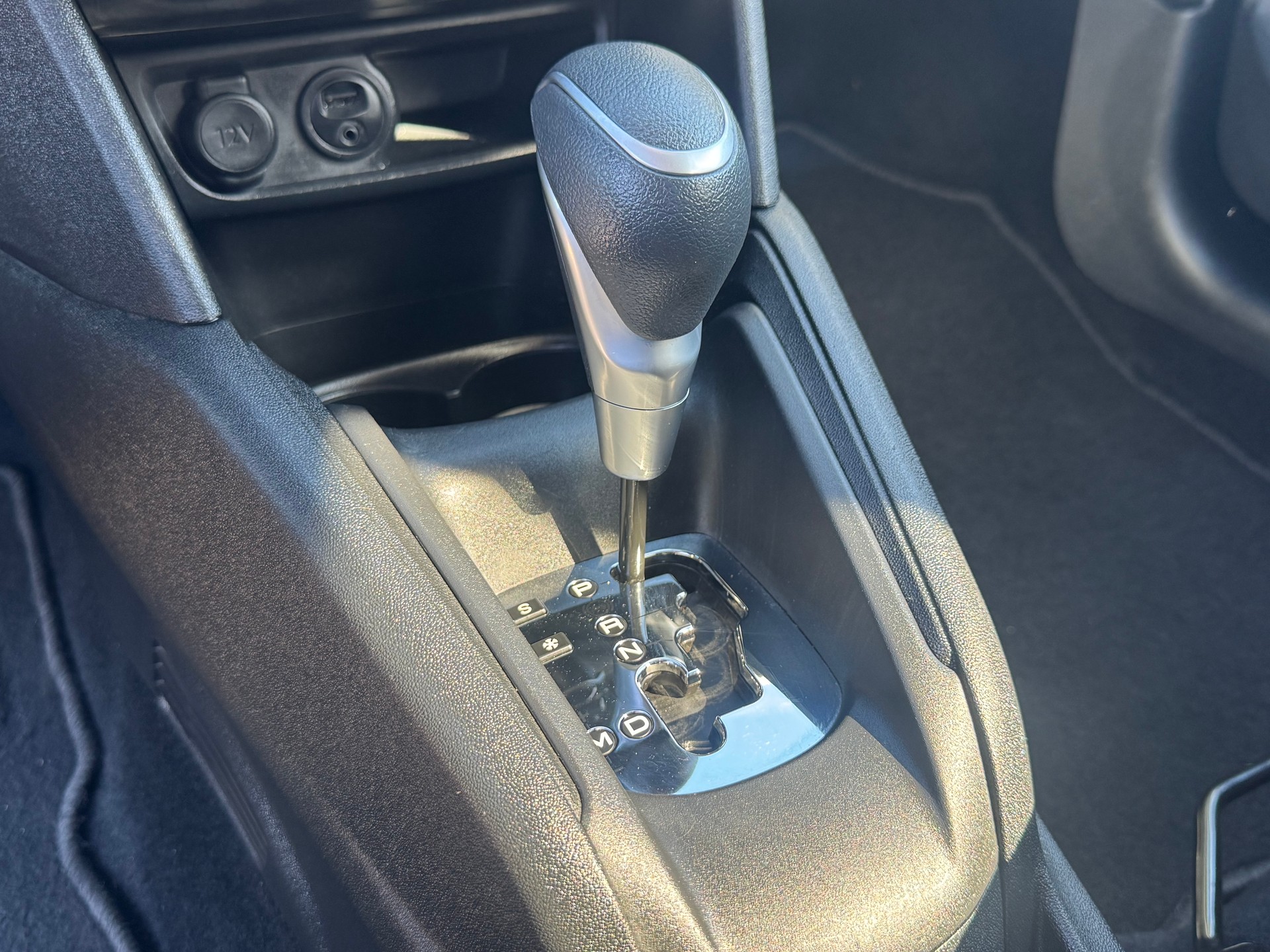 PEUGEOT 208 1.2 PureTech Active EAT6-image-11