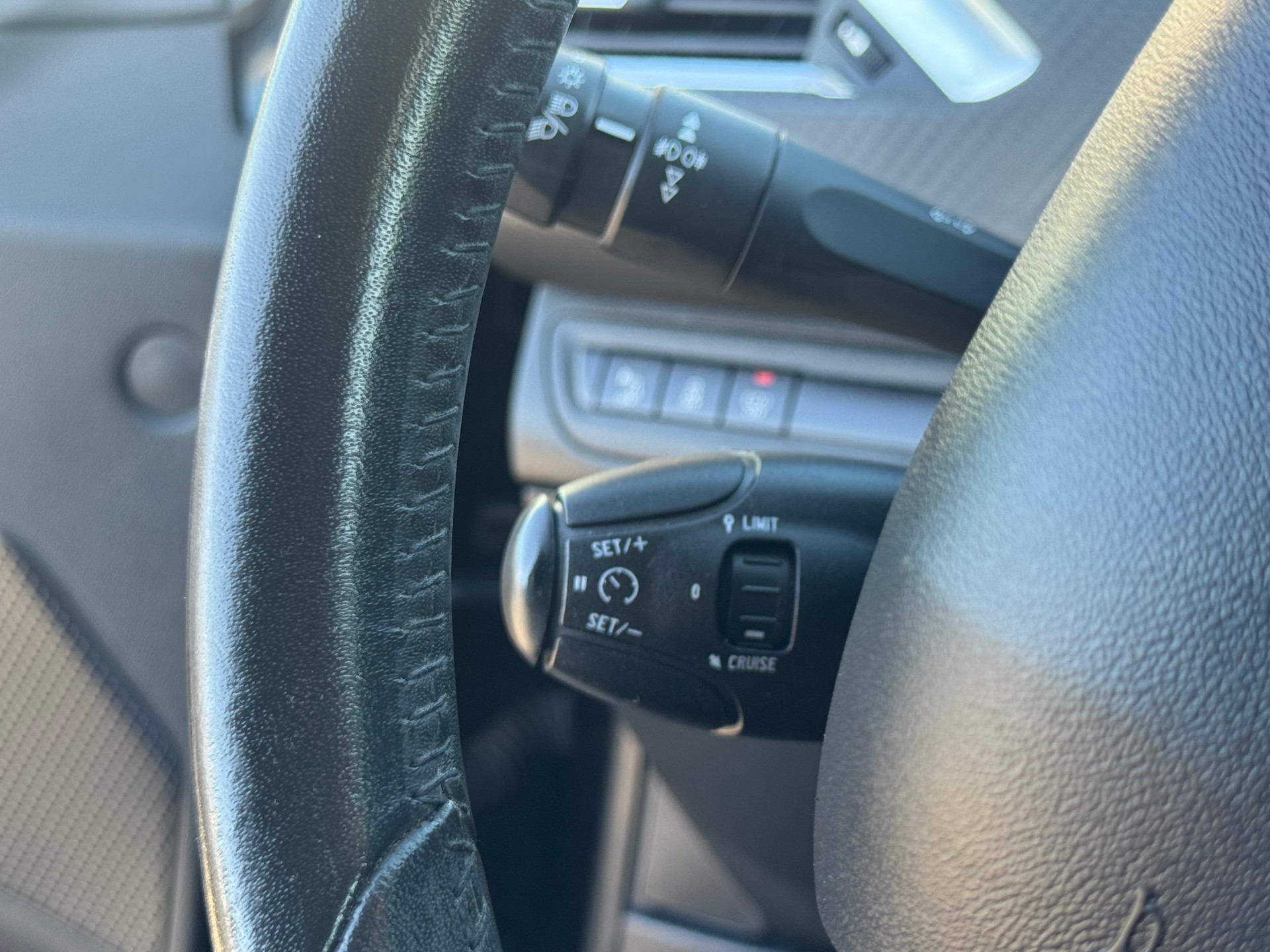 PEUGEOT 208 1.2 PureTech Active EAT6-image-13