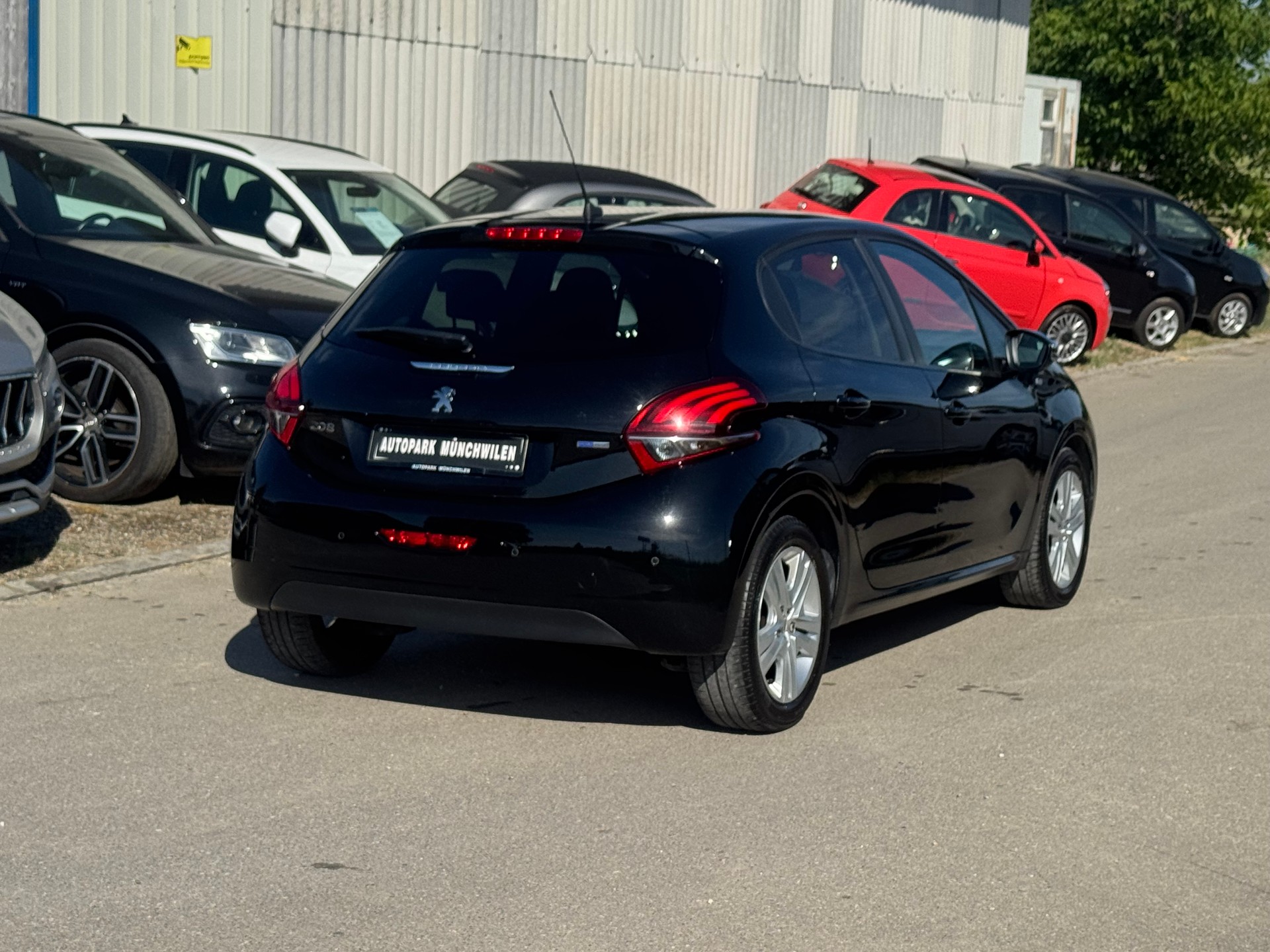 PEUGEOT 208 1.2 PureTech Active EAT6-image-2