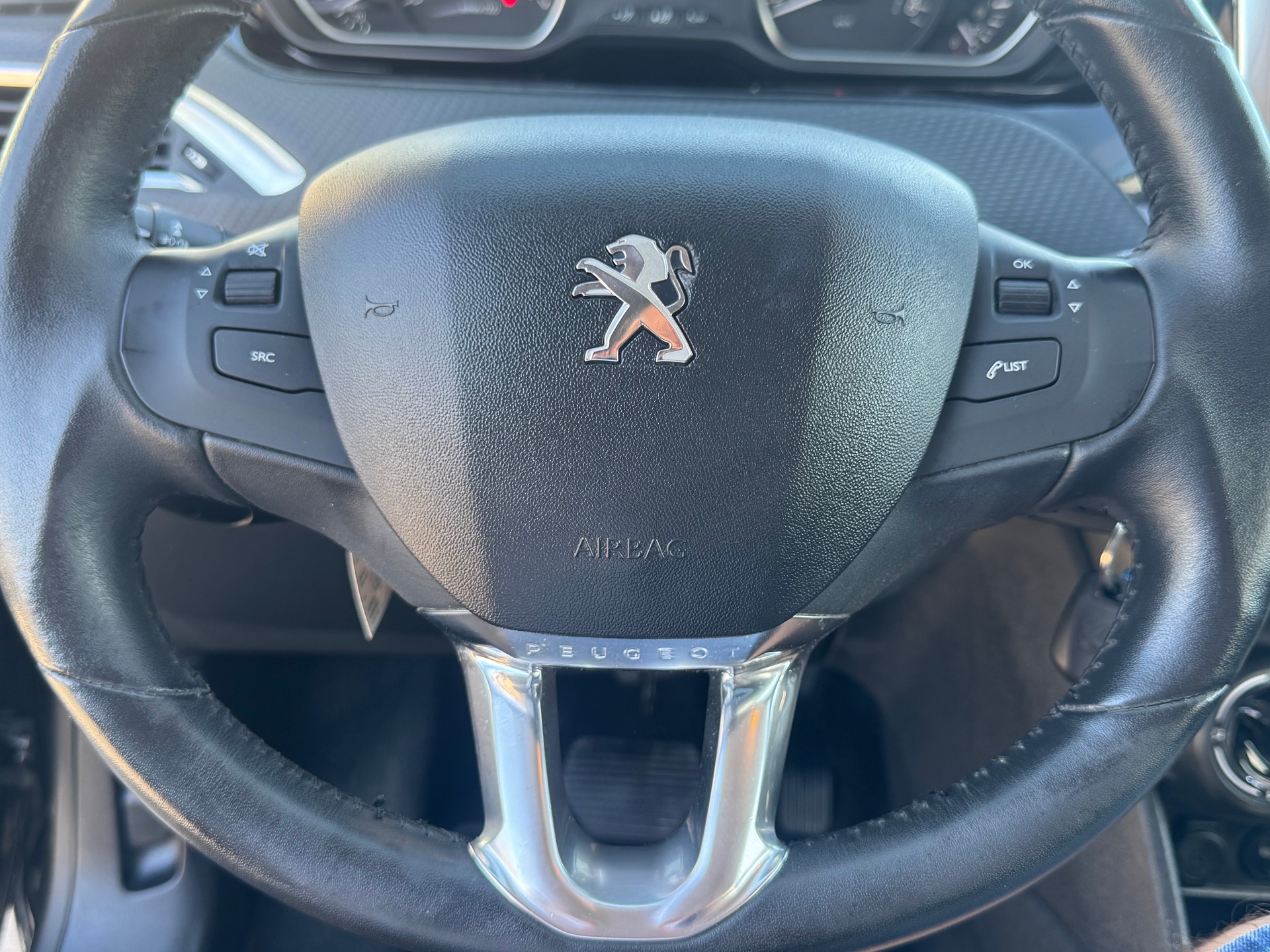 PEUGEOT 208 1.2 PureTech Active EAT6-image-12