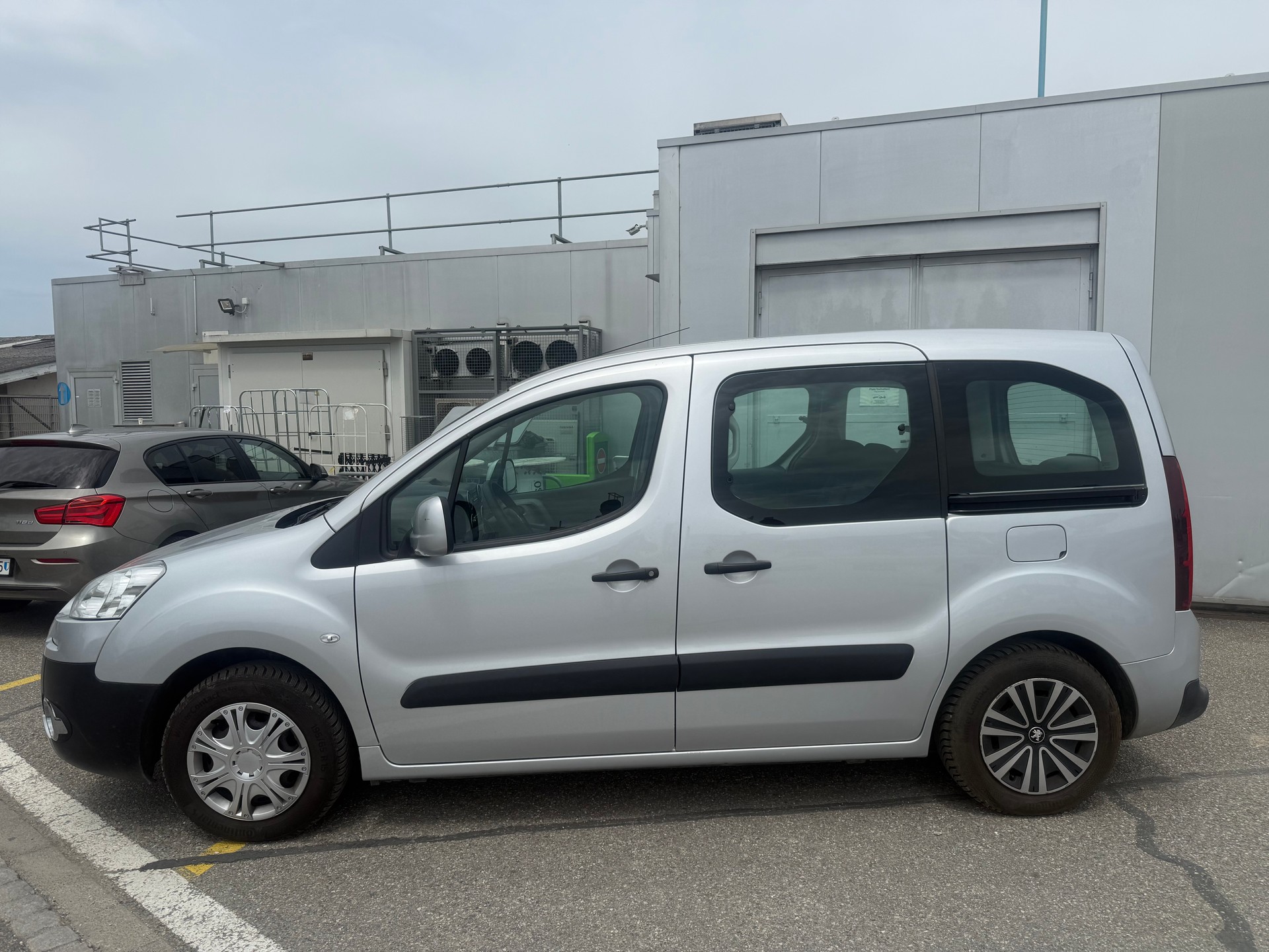 PEUGEOT Partner 1.6 e-HDI Active EGS6-image-2
