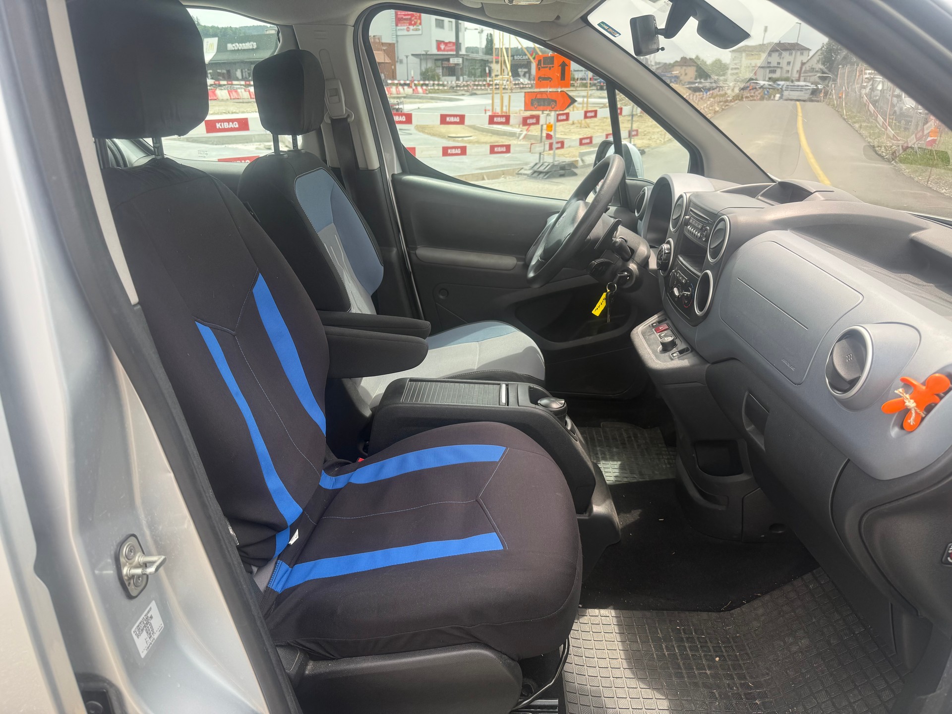PEUGEOT Partner 1.6 e-HDI Active EGS6-image-11