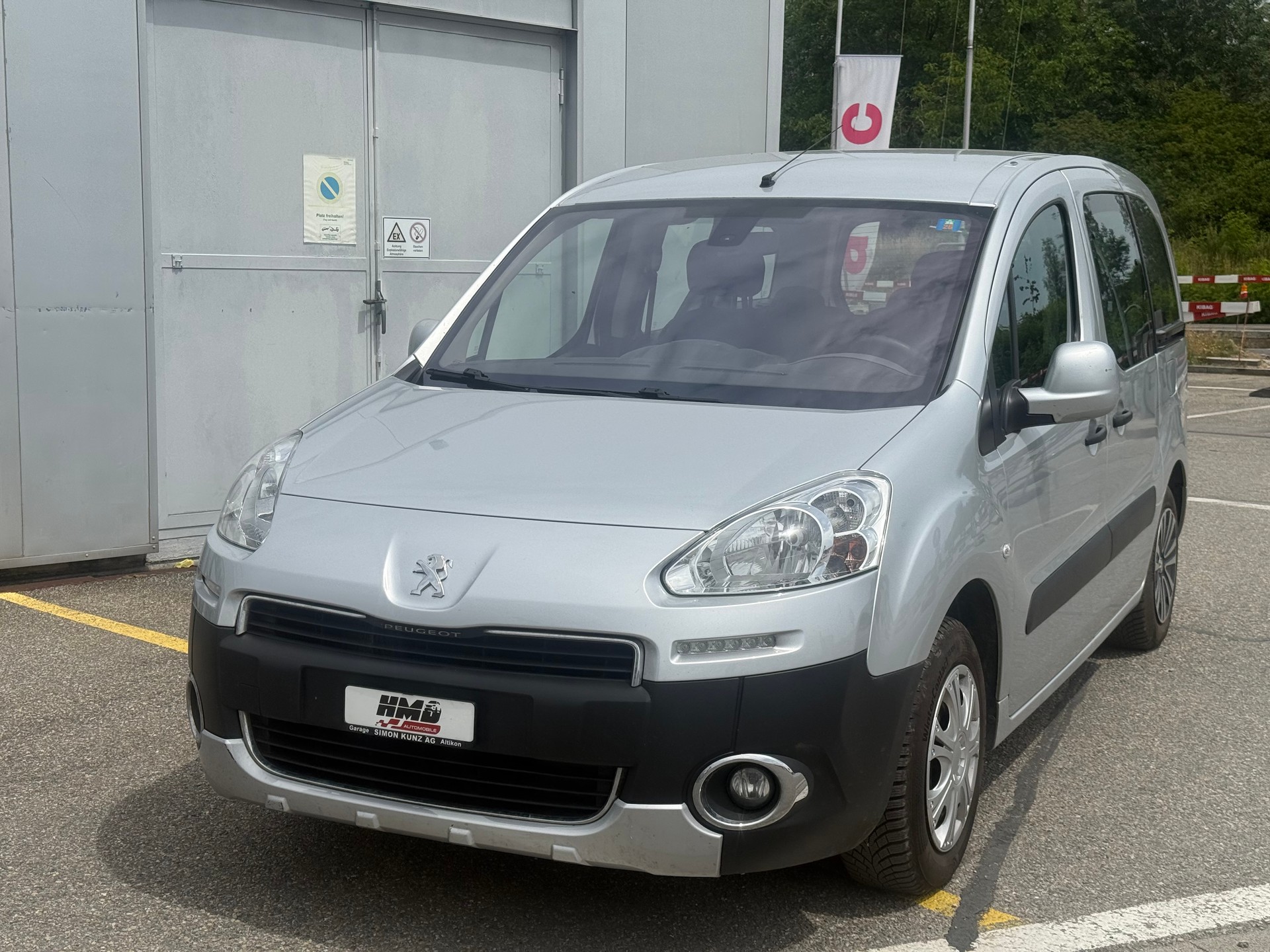PEUGEOT Partner 1.6 e-HDI Active EGS6-image-0