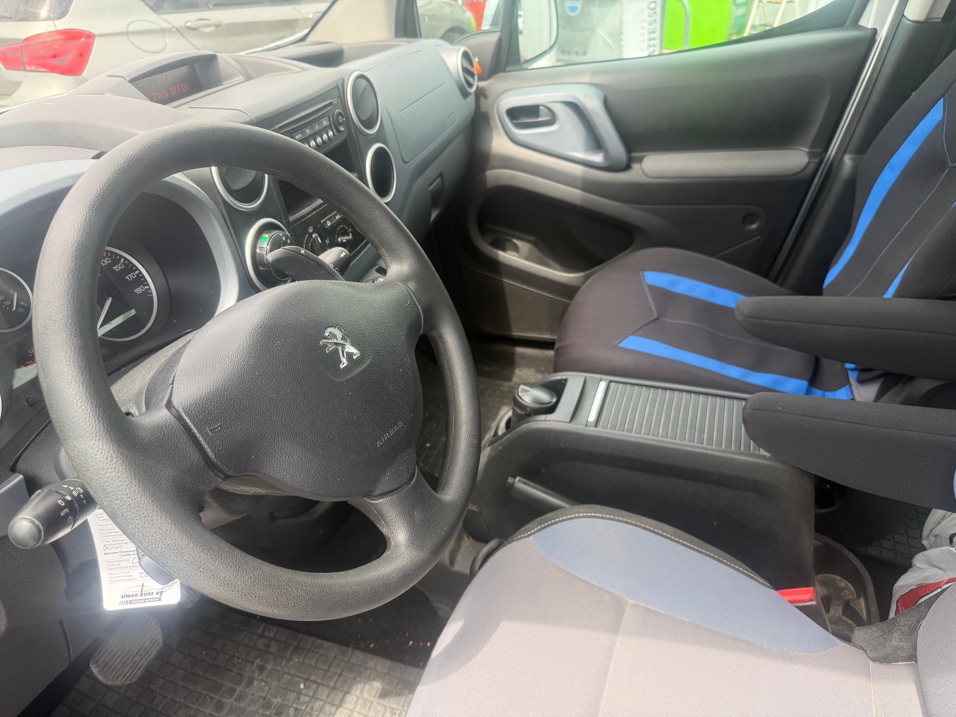 PEUGEOT Partner 1.6 e-HDI Active EGS6-image-9