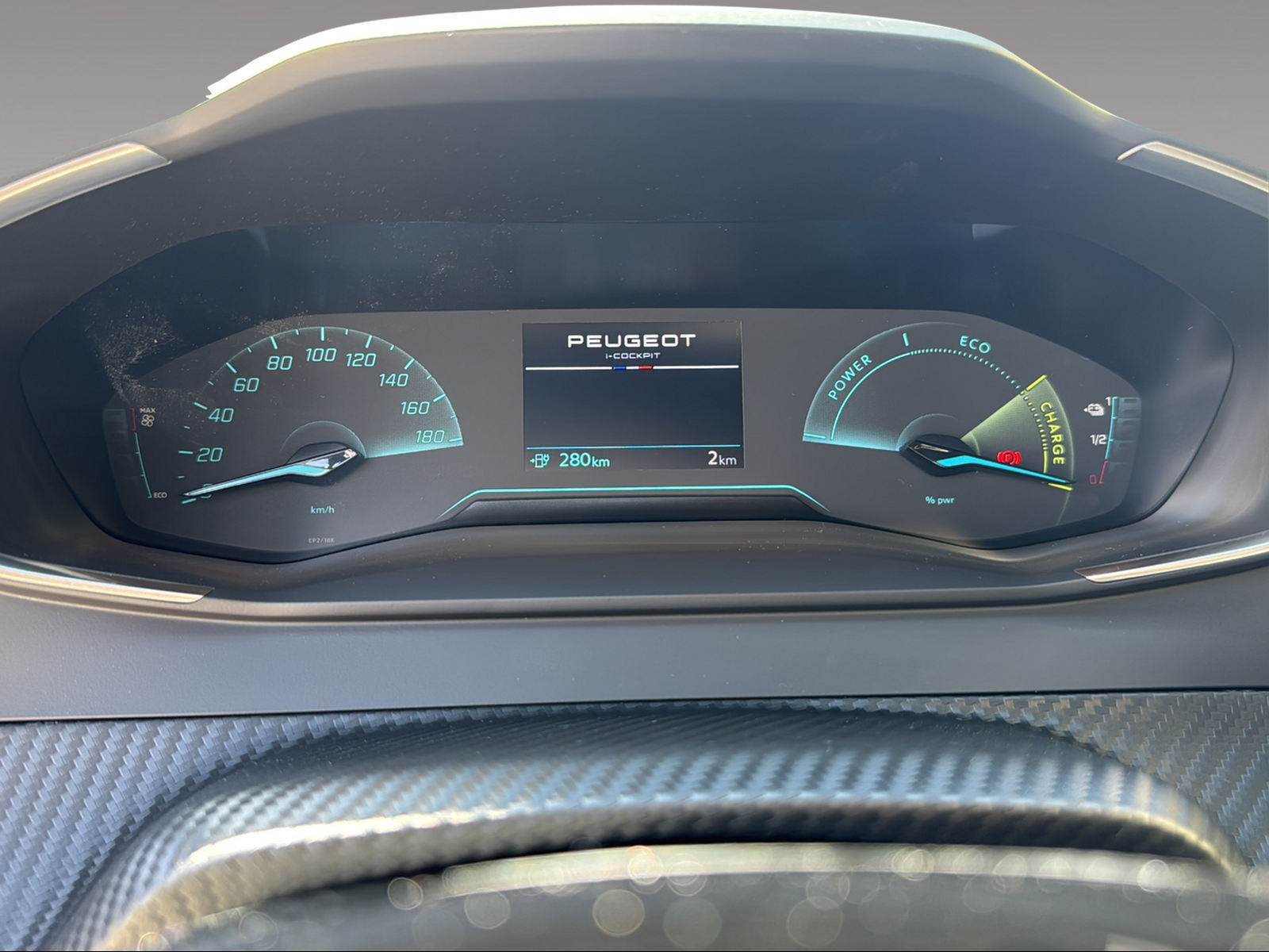 PEUGEOT 2008 e-Style 156 PS-image-10