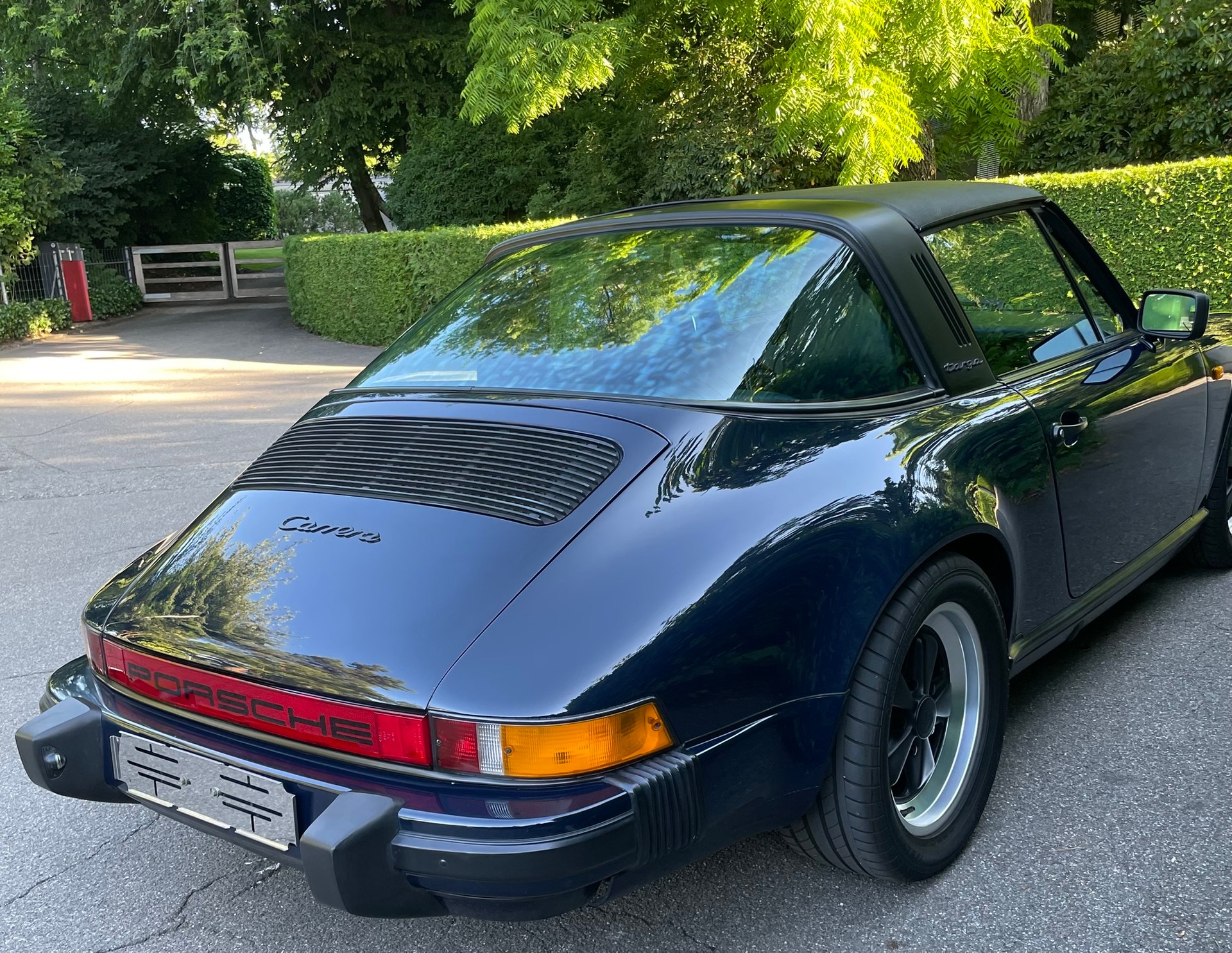 PORSCHE 3.2 Carrera Targa-image-4