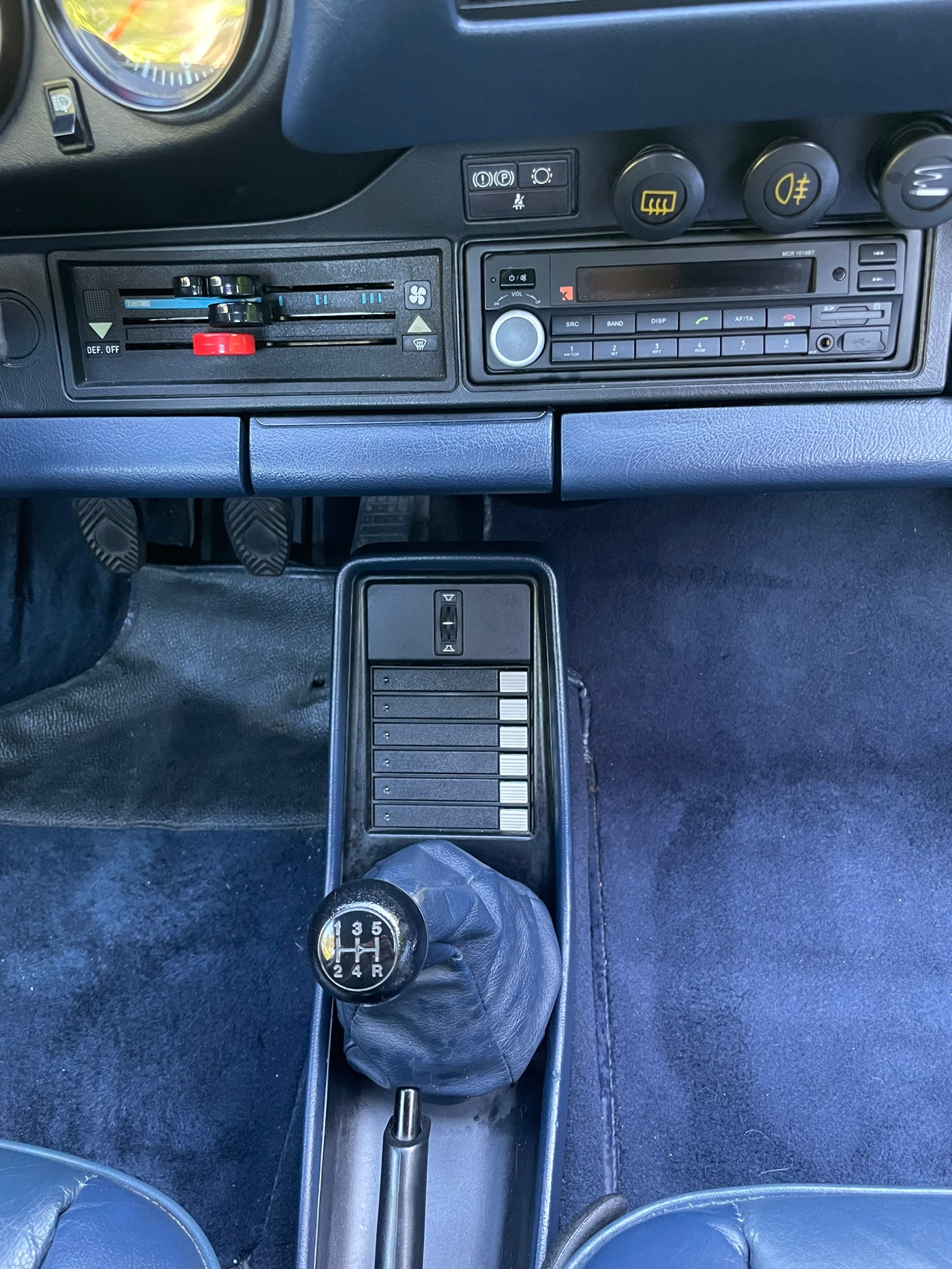 PORSCHE 3.2 Carrera Targa-image-9
