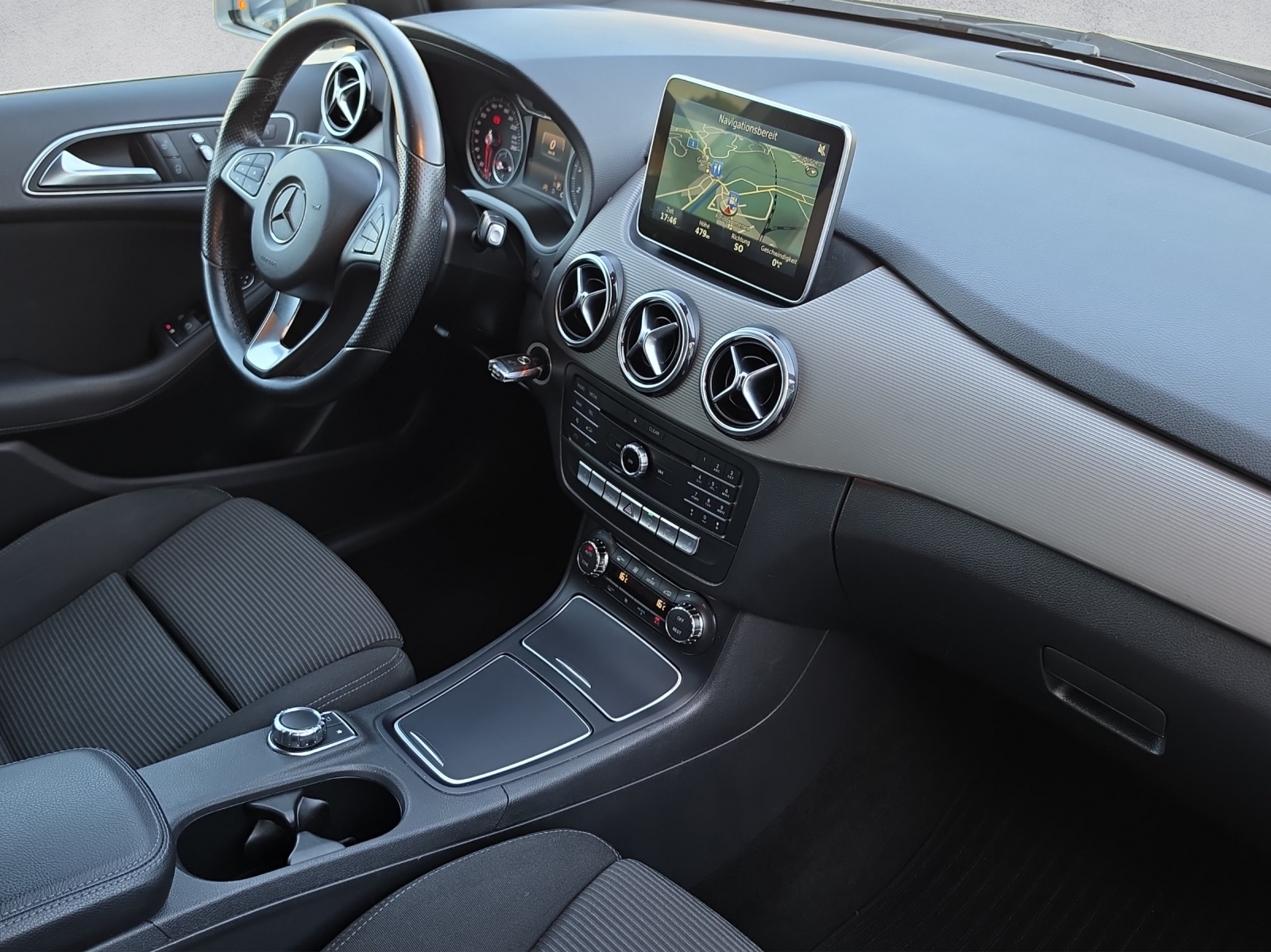MERCEDES-BENZ B 220 Style 4Matic 7G-DCT-image-9