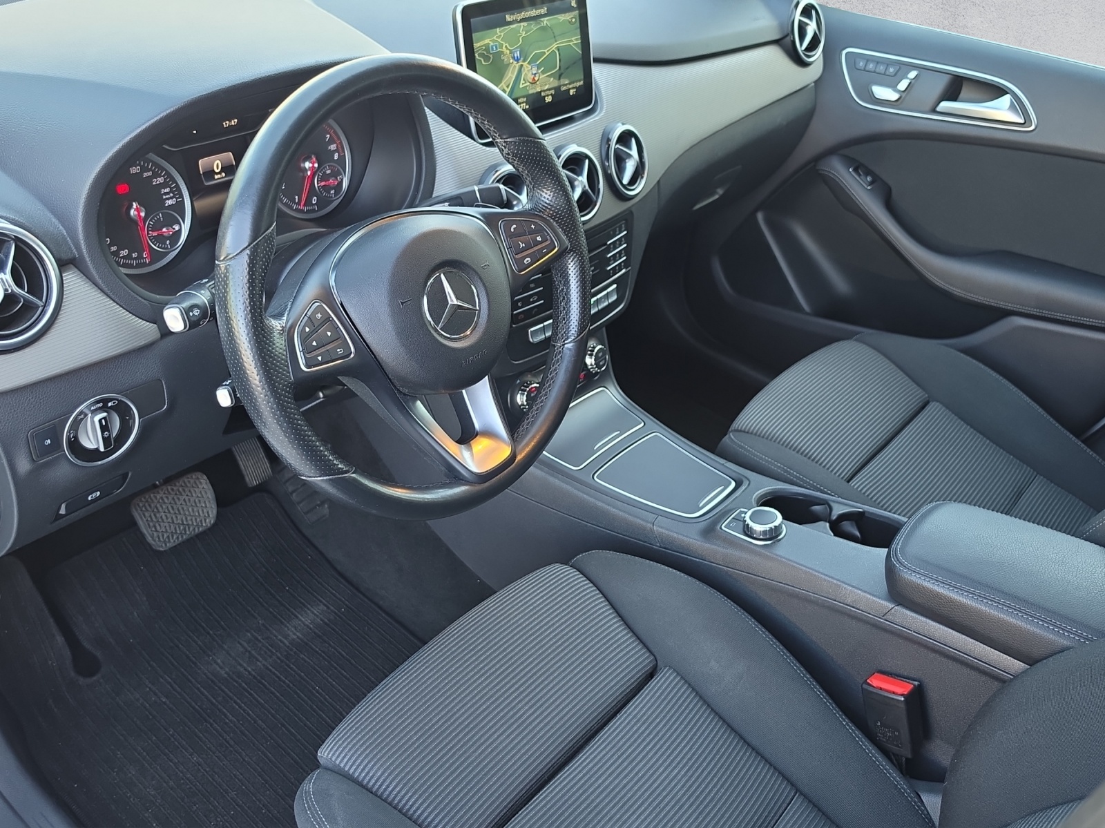 MERCEDES-BENZ B 220 Style 4Matic 7G-DCT-image-10