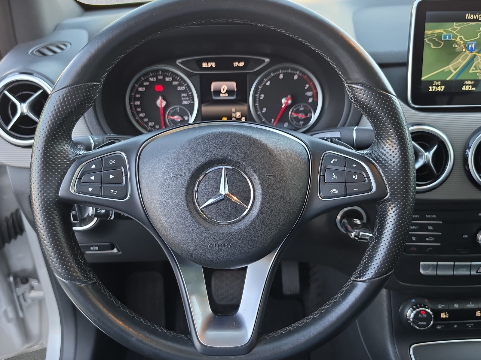 MERCEDES-BENZ B 220 Style 4Matic 7G-DCT-image-11