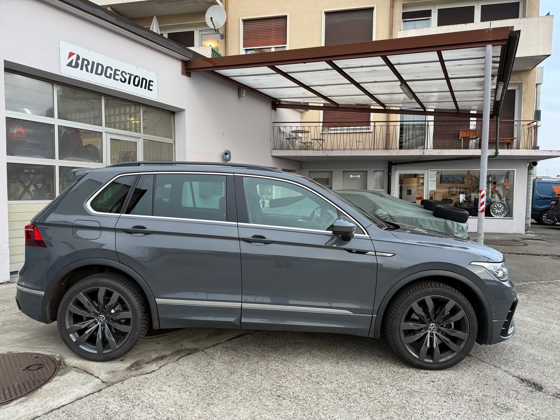 VW Tiguan 2.0TSI R-Line 4Motion DSG-image-1