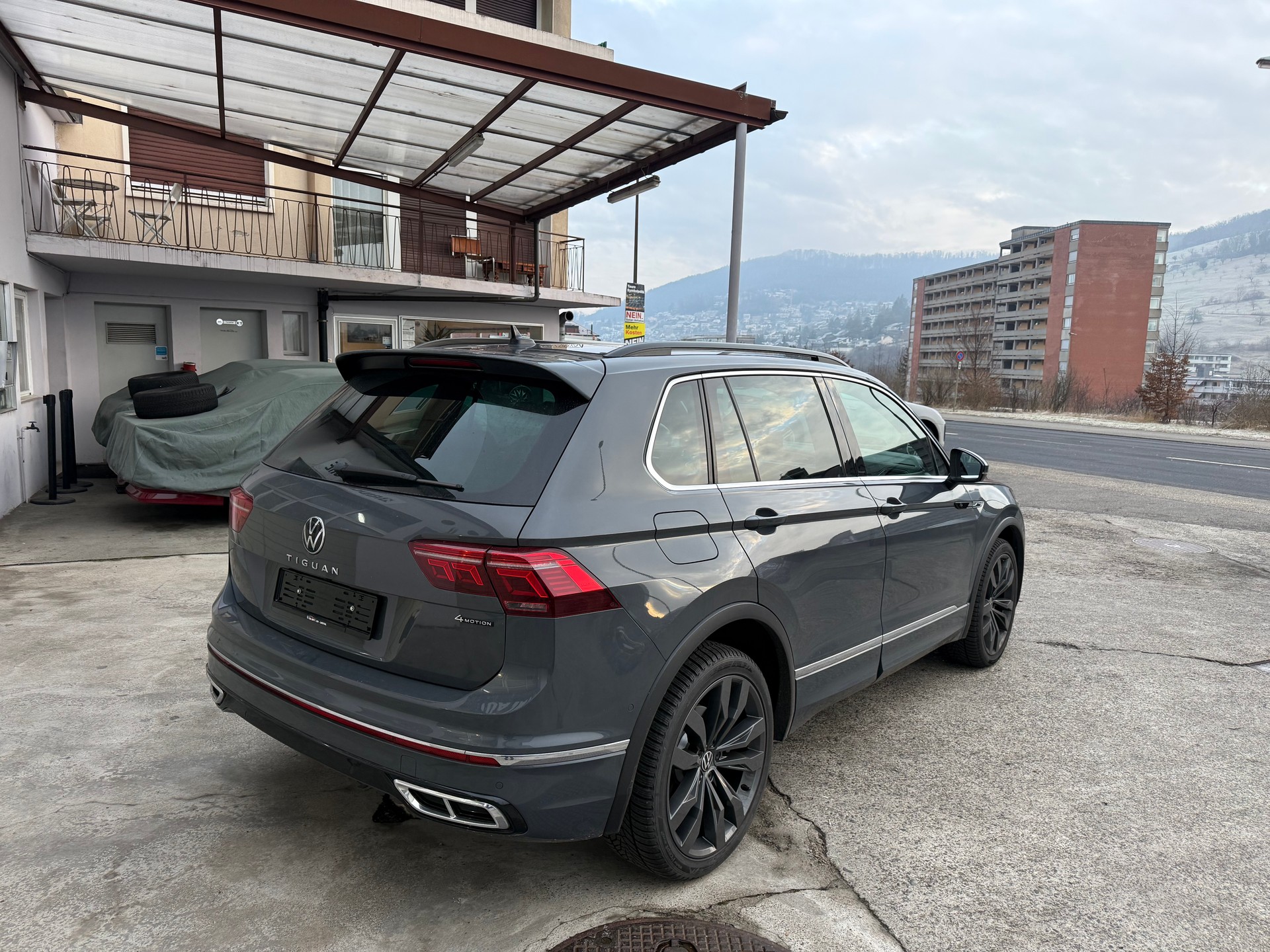 VW Tiguan 2.0TSI R-Line 4Motion DSG-image-2
