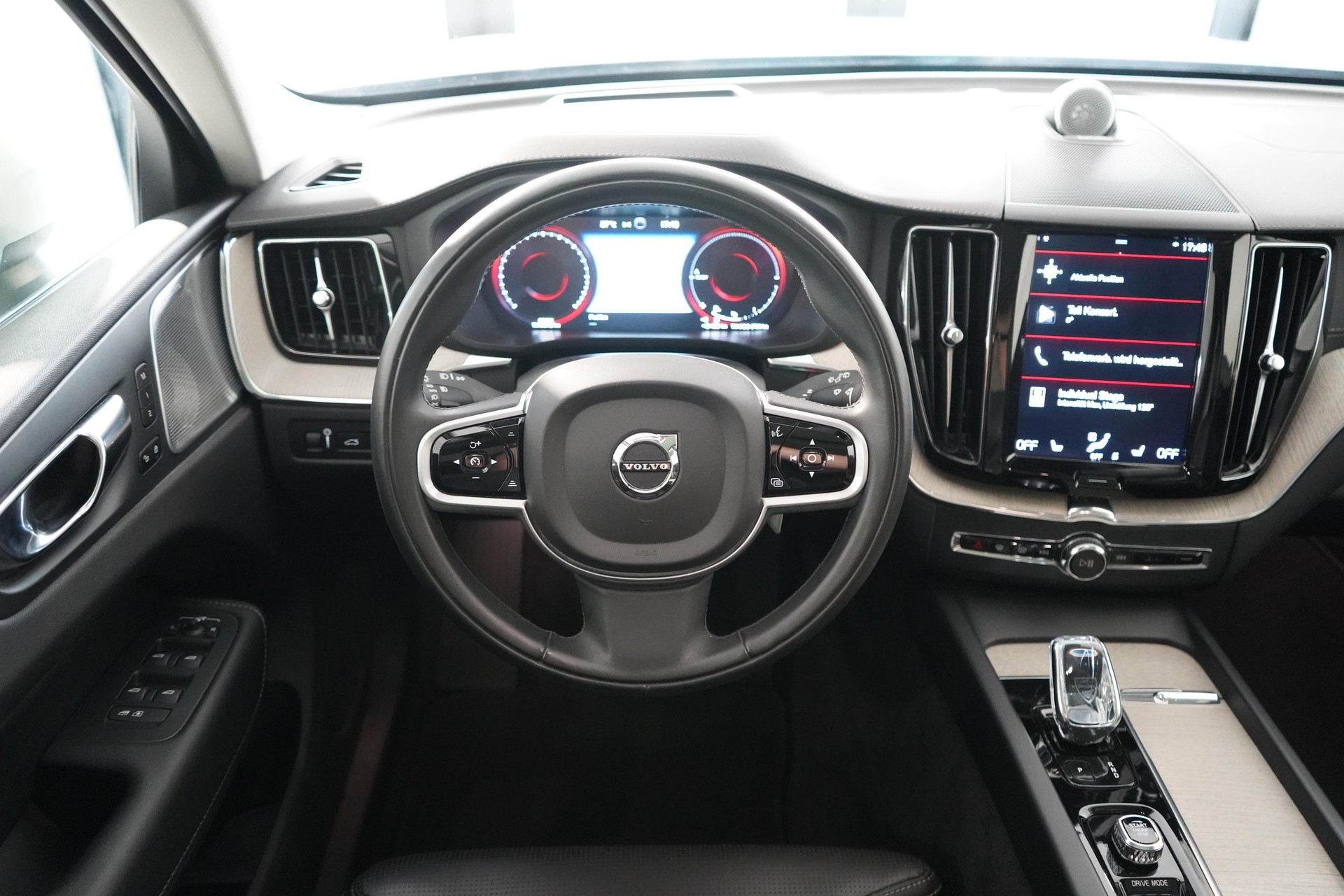 VOLVO XC60 2.0 T8 TE Inscription eAWD-image-8