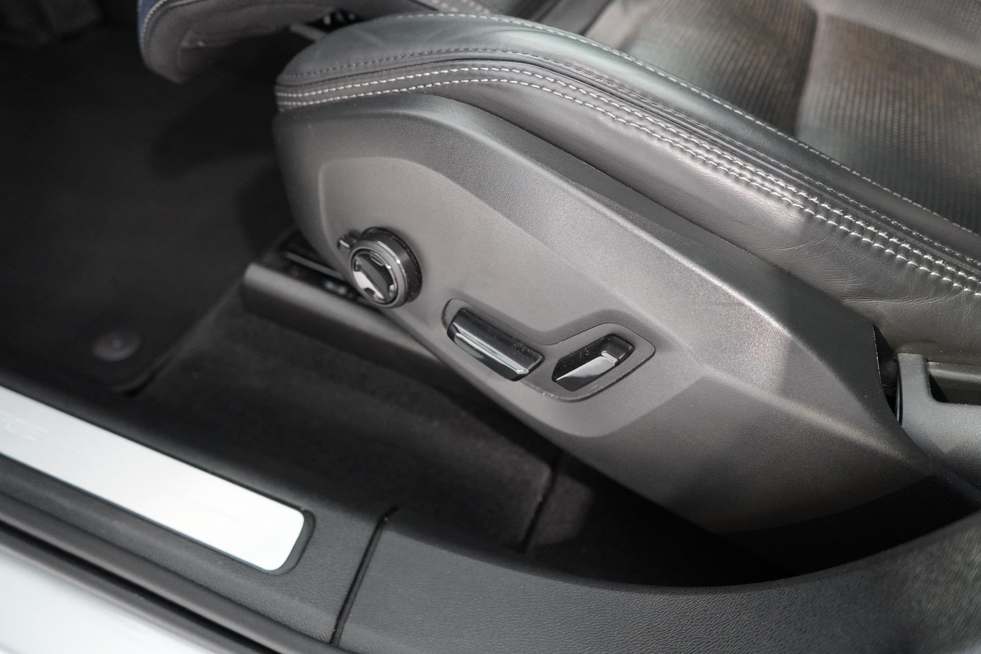 VOLVO XC60 2.0 T8 TE Inscription eAWD-image-20