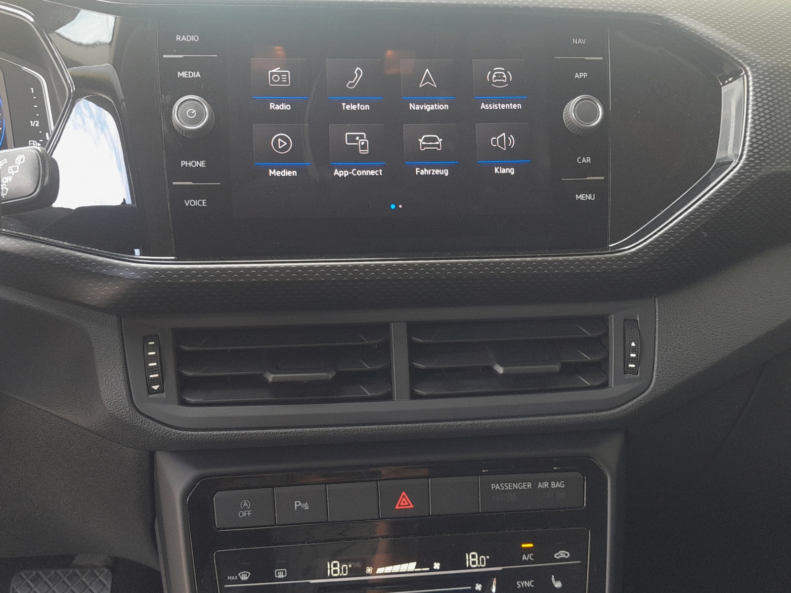 VW T-Cross 1.0 TSI Life DSG-image-10
