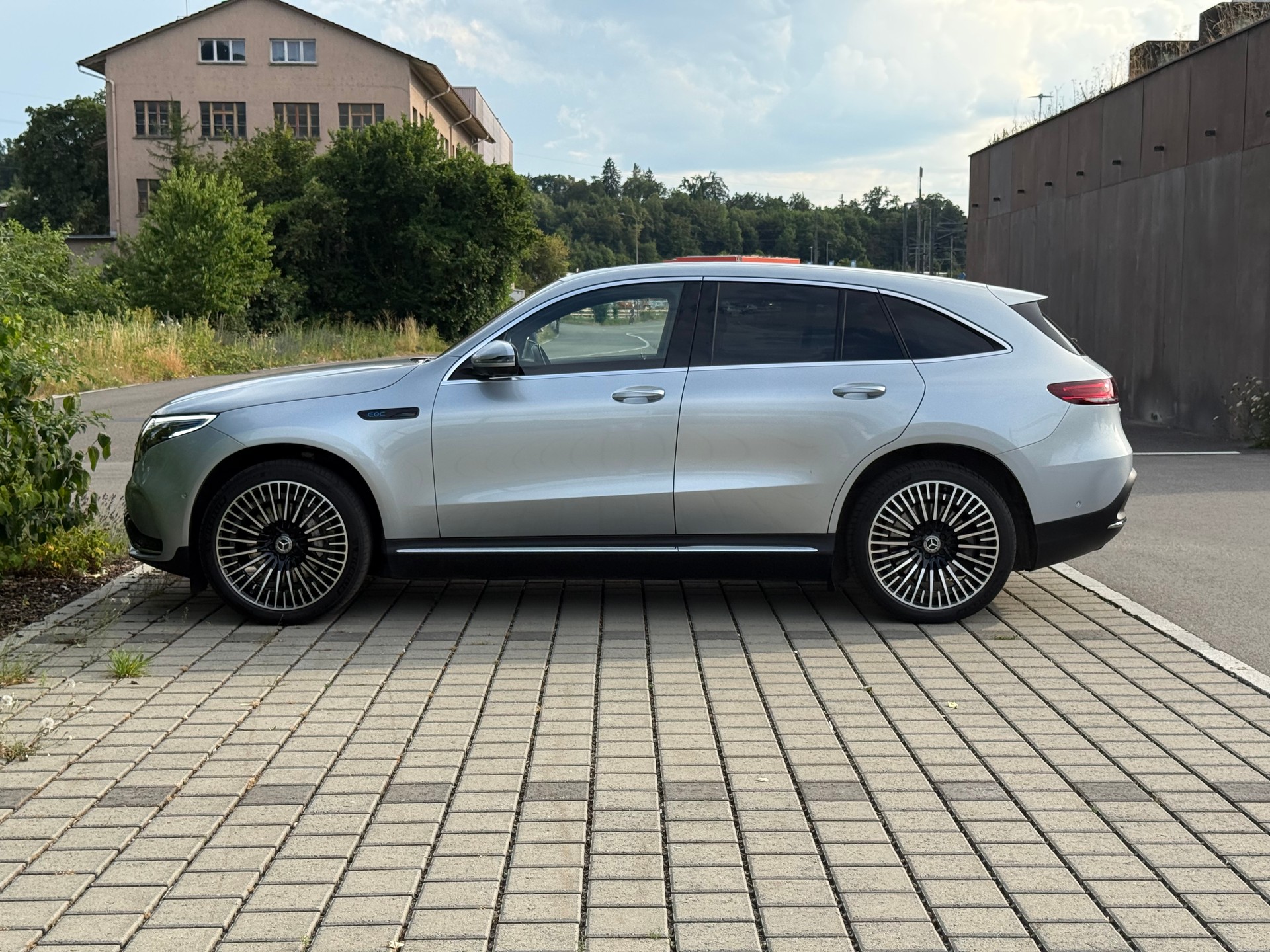 MERCEDES-BENZ EQC 400 AMG Line 4Matic-image-1