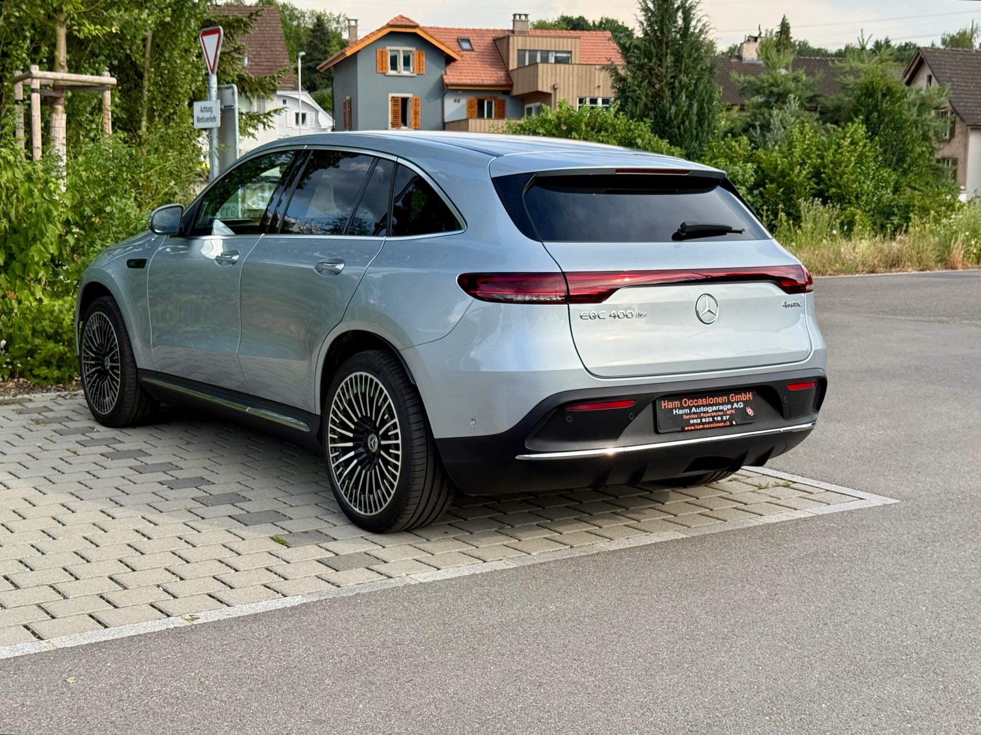 MERCEDES-BENZ EQC 400 AMG Line 4Matic-image-2