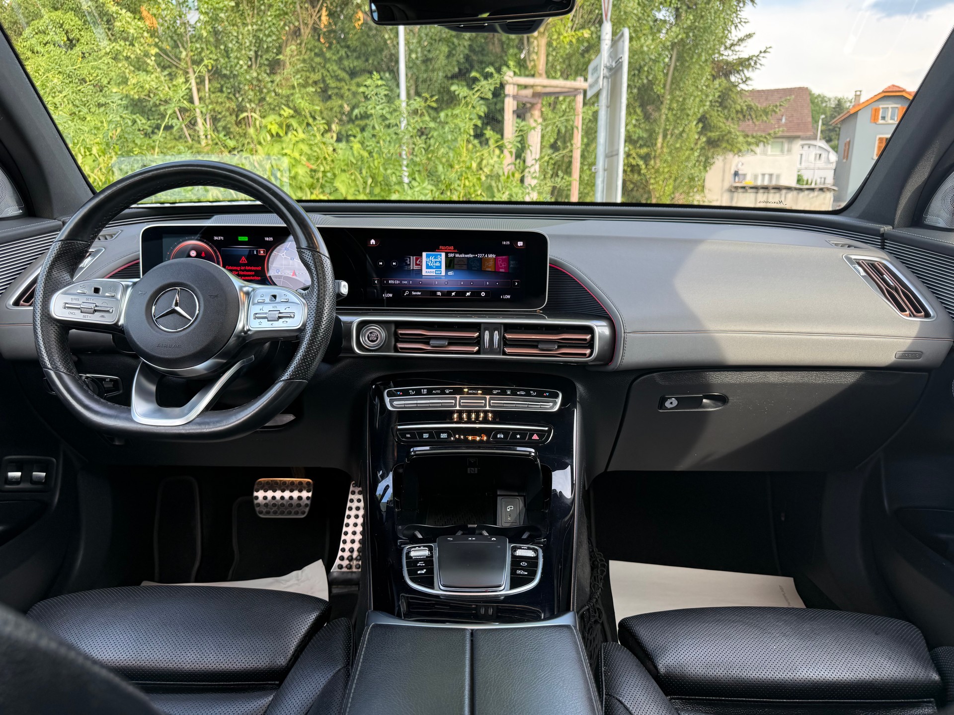 MERCEDES-BENZ EQC 400 AMG Line 4Matic-image-6
