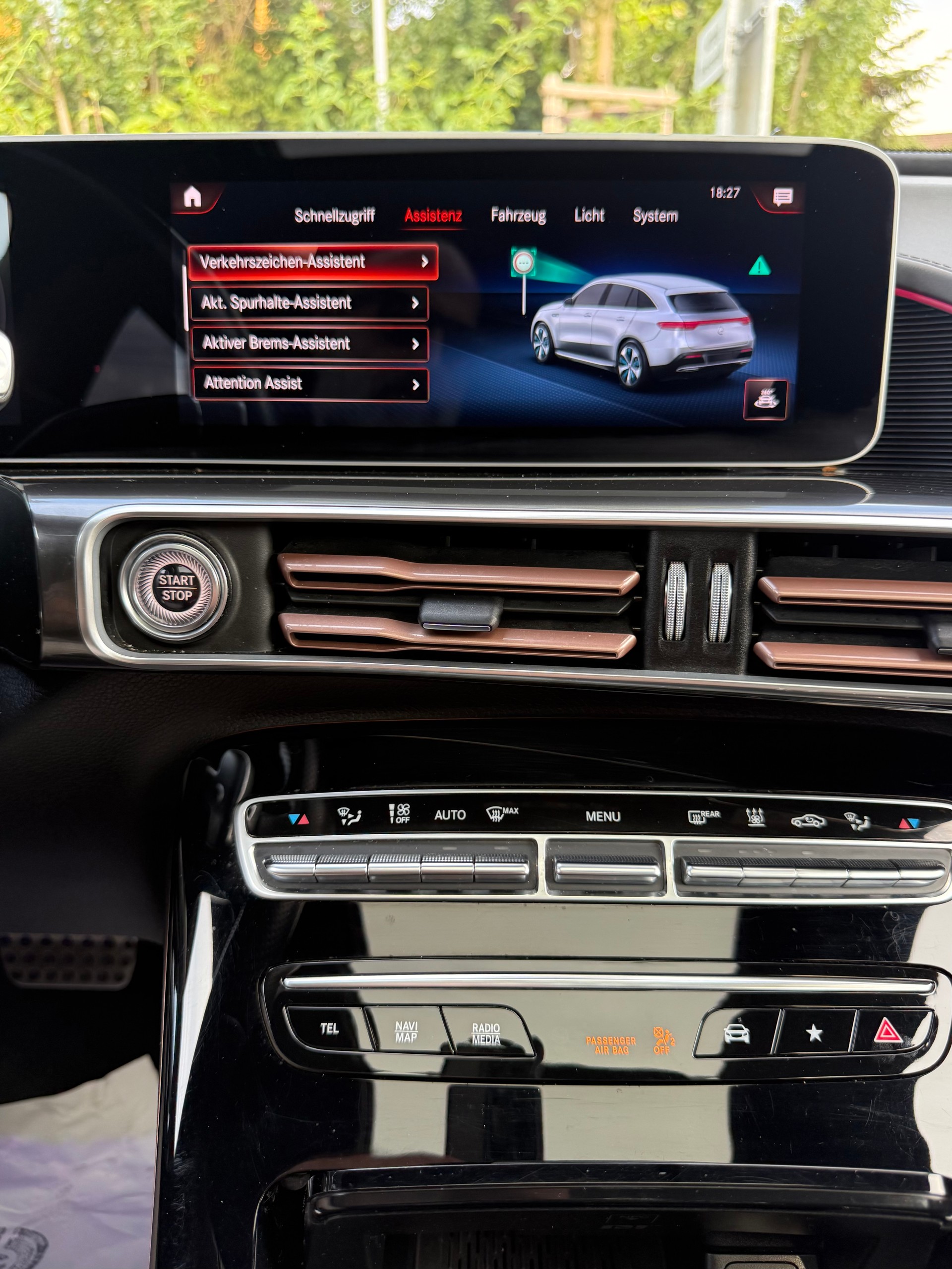 MERCEDES-BENZ EQC 400 AMG Line 4Matic-image-9
